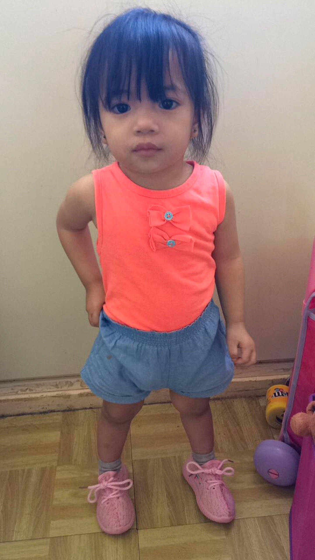 Kassy participe au concours pour gagner de l'argent avec cette photo : blue, cheek, child, clothing, eye, footwear, girl, hair, hairstyle, human_hair_color, infant, leg, pink, purple, shoulder, sitting, skin, standing, textile, toddler