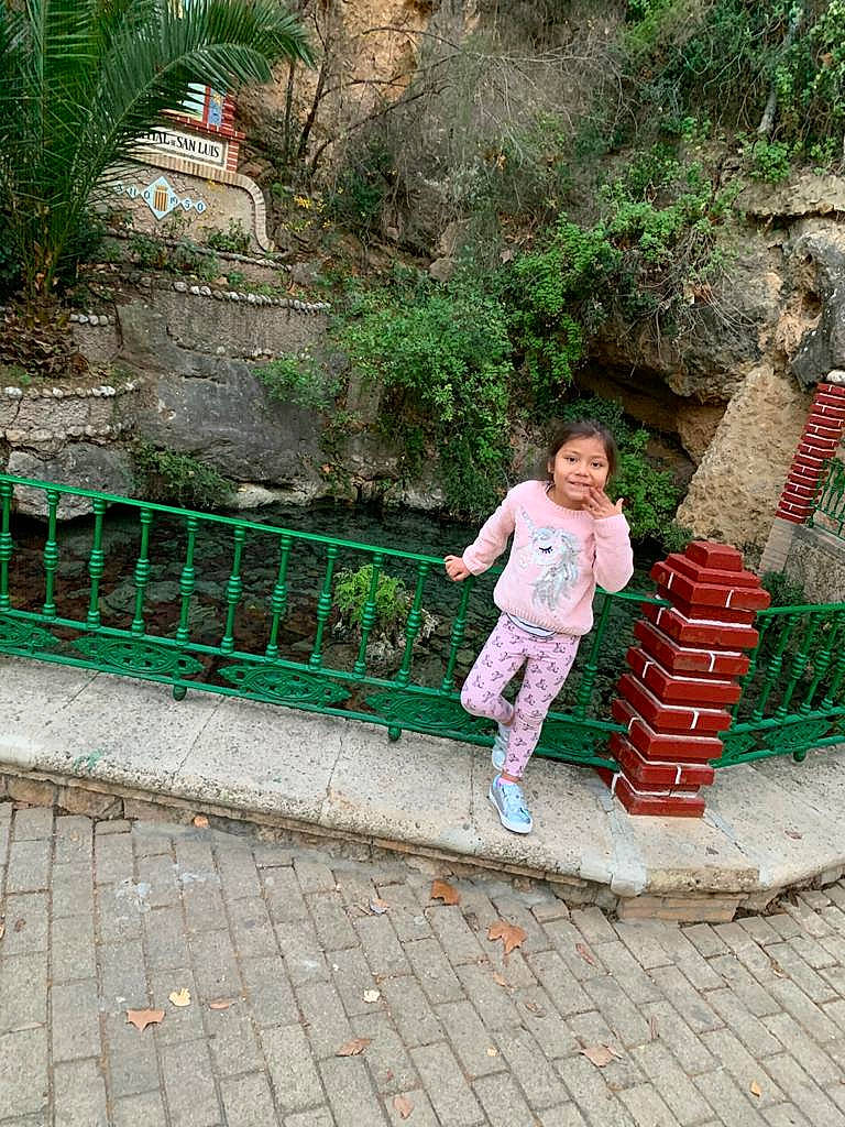 Valentina a rejoint le concours — aidez-le/la à gagner de superbes lots ! child, joy, leisure, person, tourism, vacation, wall