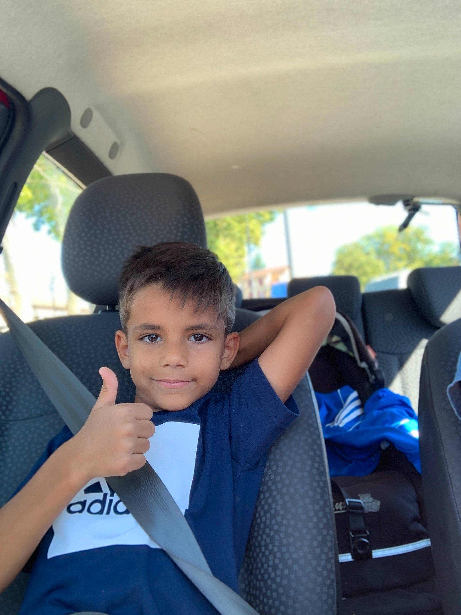 Seyfi a rejoint le concours — aidez-le/la à gagner de superbes lots ! auto_part, car, car_seat, city_car, compact_car, driving, family_car, head_restraint, joy, luxury_vehicle, passenger, person, seat_belt, steering_wheel, subcompact_car, vacation, vehicle