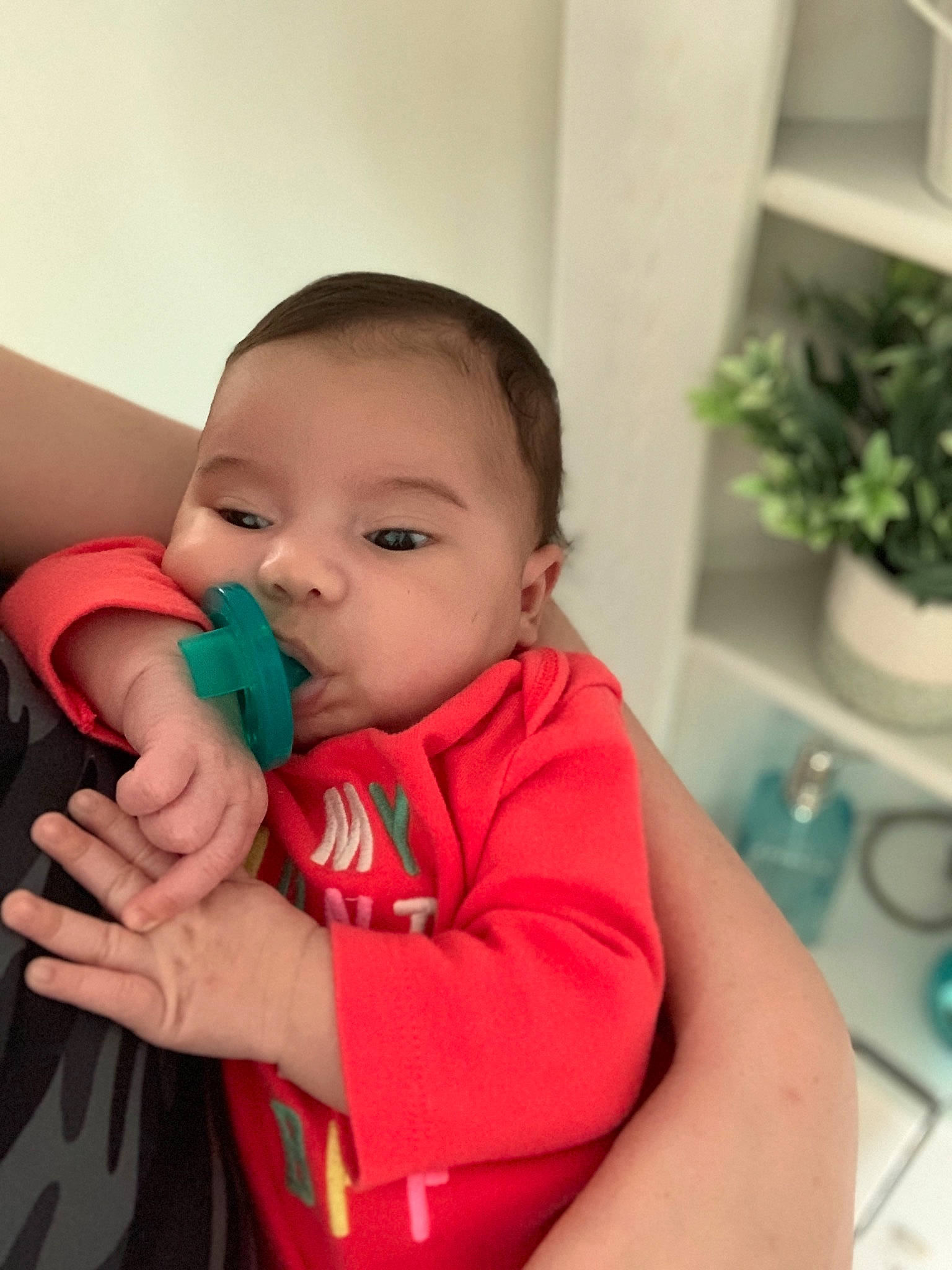 Remy is registered to the contest to win money with this photo: arm, baby, cheek, child, finger, hand, leg, mouth, neck, nose, person, play, product, skin, thumb, toddler