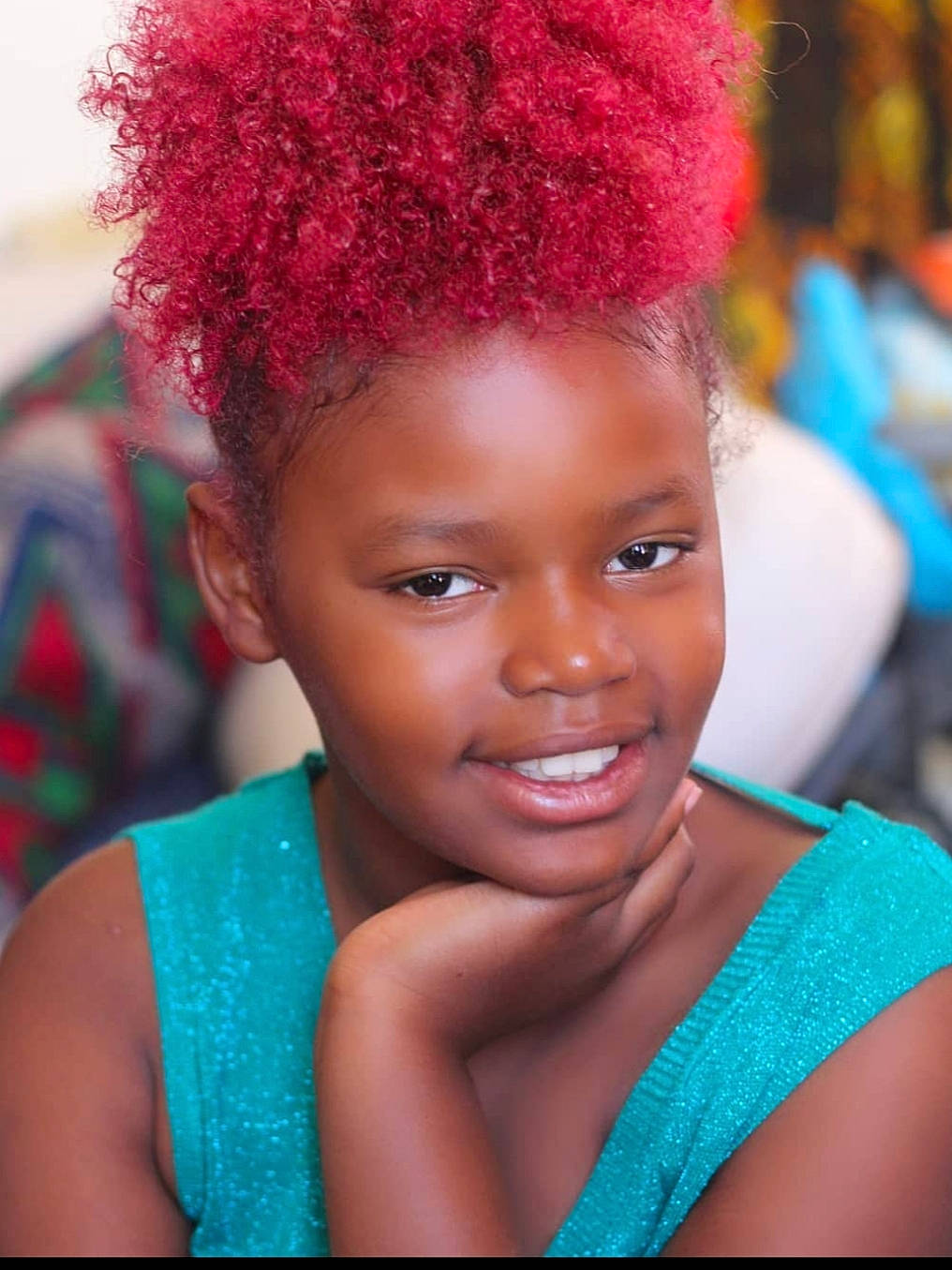 Maïly participe au concours pour gagner de l'argent avec cette photo : child, child_model, chin, coquelicot, eye, eyebrow, eyelash, fashion_design, forehead, hair_accessory, hair_coloring, hairstyle, happy, headgear, jheri_curl, joy, lip, magenta, nose, person