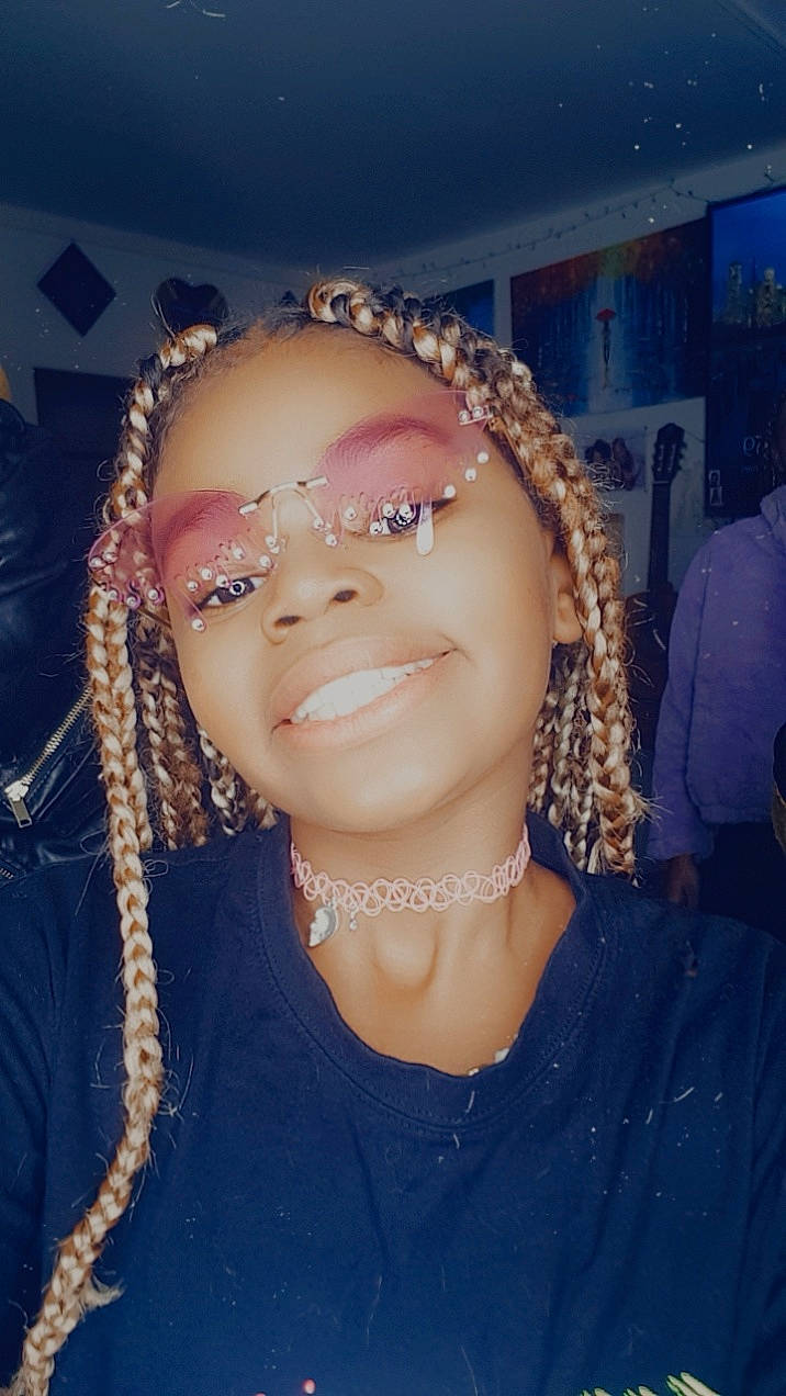 Maïly participe au concours pour gagner de l'argent avec cette photo : beauty, body_jewelry, body_piercing, chin, cool, earrings, eyebrow, fashion, fashion_accessory, fashion_design, forehead, hair_accessory, hairstyle, headgear, jaw, jewellery, joy, lip, makeover, neck