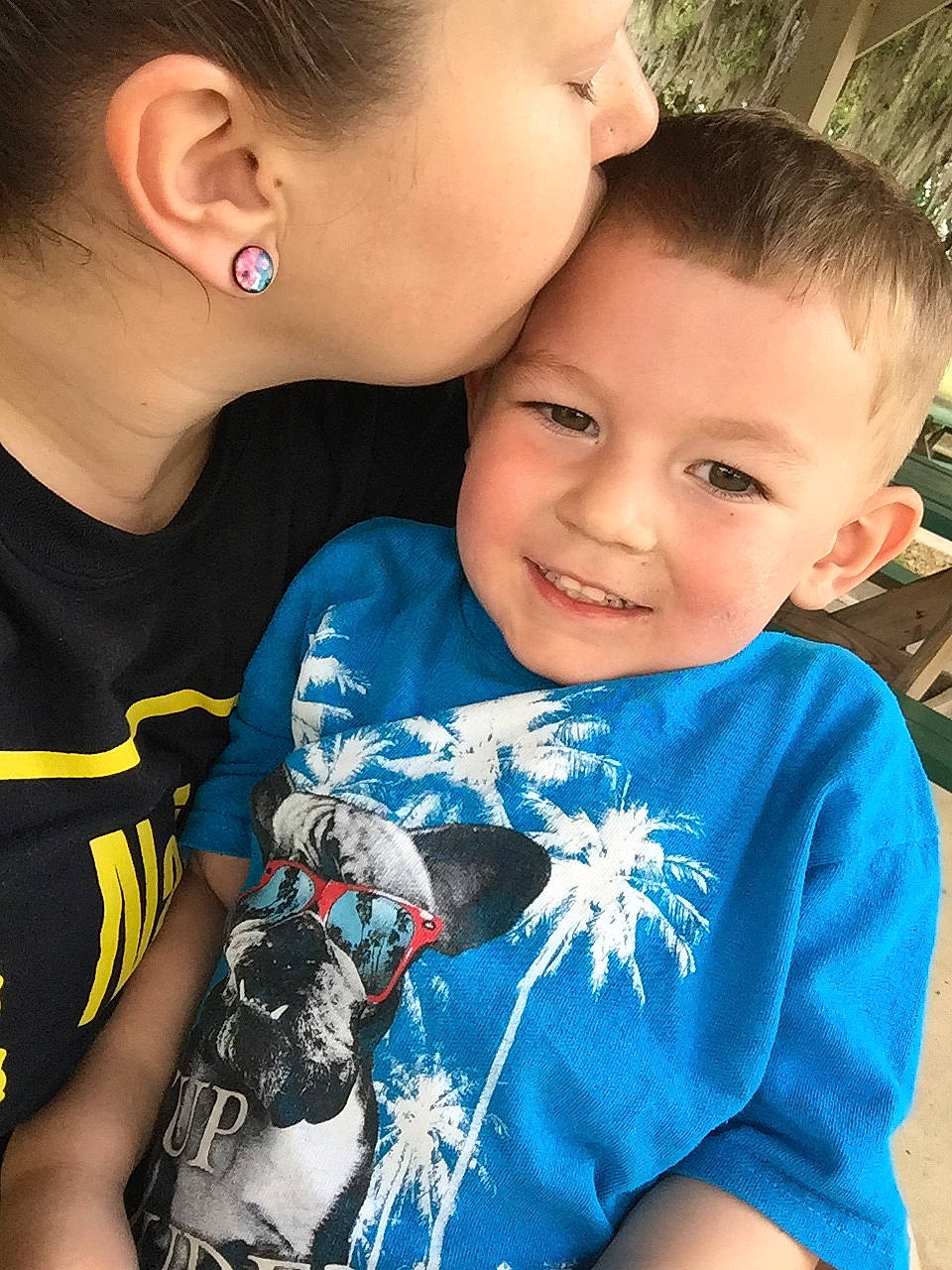 Bentlea is registered to the contest to win money with this photo: blue, cheek, child, ear, eye, face, happy, interaction, joy, male, mother, neck, nose, person, sibling, skin, smile, t_shirt, toddler