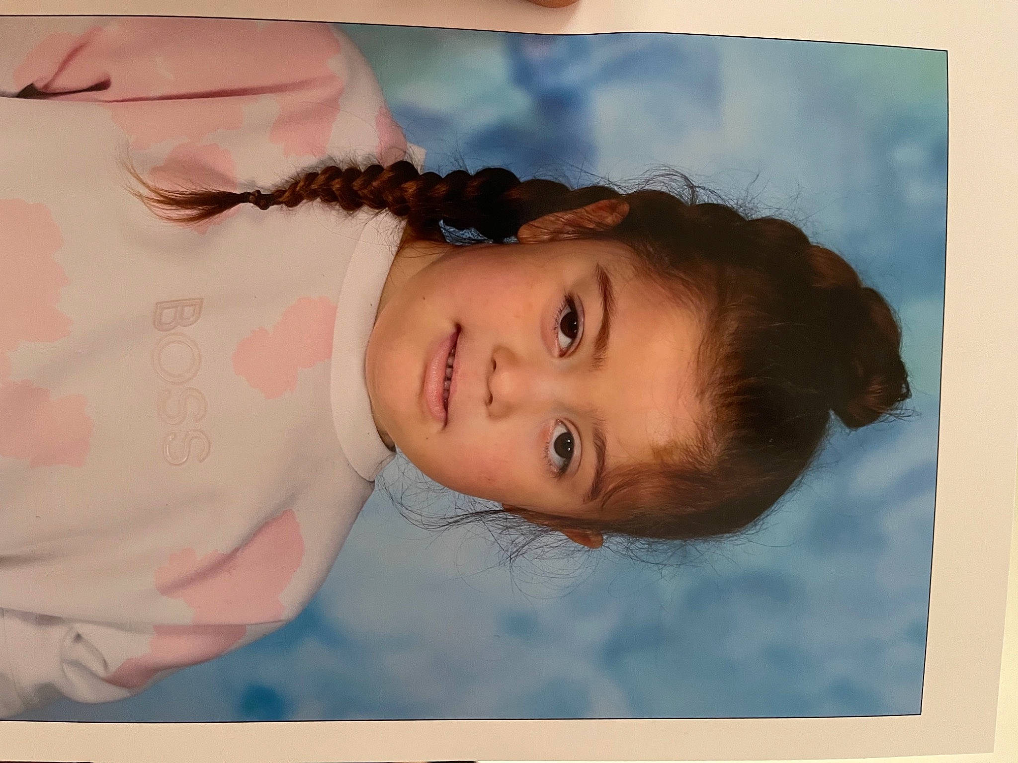 Julia participe au concours pour gagner de l'argent avec cette photo : art, cheek, child, cloud, eye, eyelash, flash_photography, fun, fur, hair, happy, head, iris, jaw, nose, paint, person, skin, sky, toddler