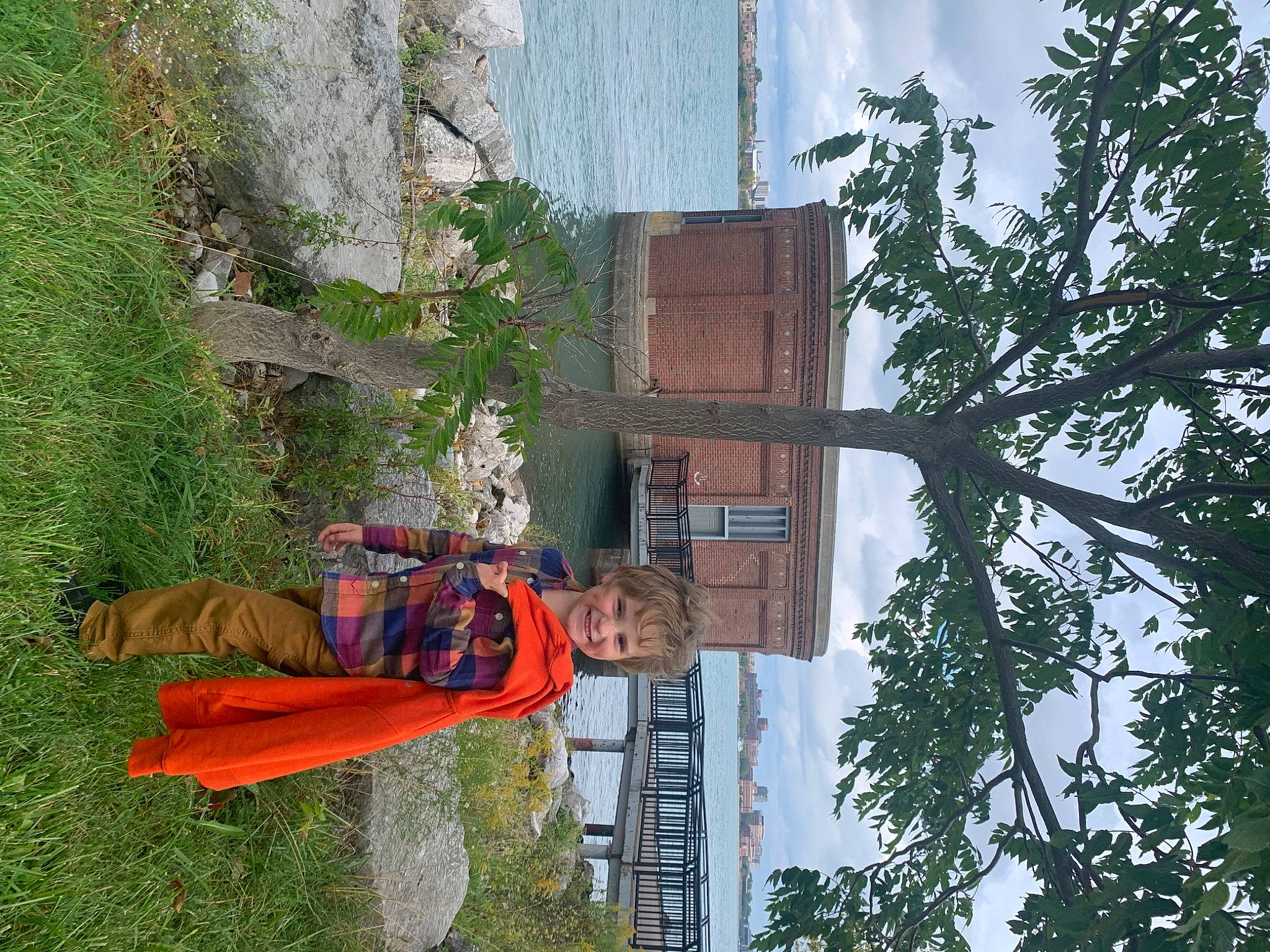 Zaxtyn is registered to the contest to win money with this photo: biome, building, facade, fun, grass, house, joy, landscape, leaf, leisure, person, plant, public_utility, sky, spring, street_light, tree, urban_design, vegetation, water