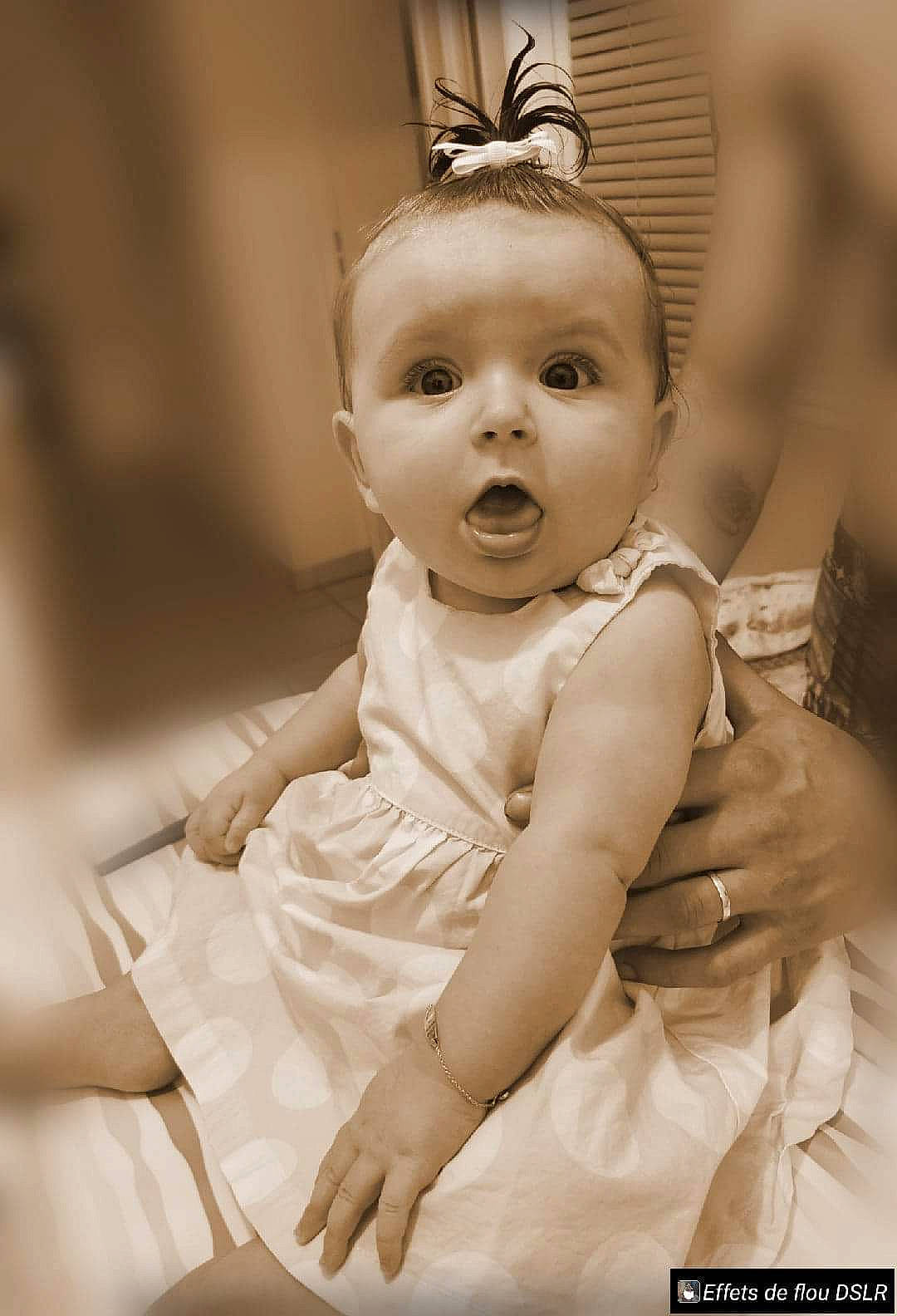 Kara a rejoint le concours — aidez-le/la à gagner de superbes lots ! baby, black_and_white, cheek, child, child_model, dress, eye, face, flash_photography, happy, head, iris, person, photograph, photography, skin, smile, surprise, toddler