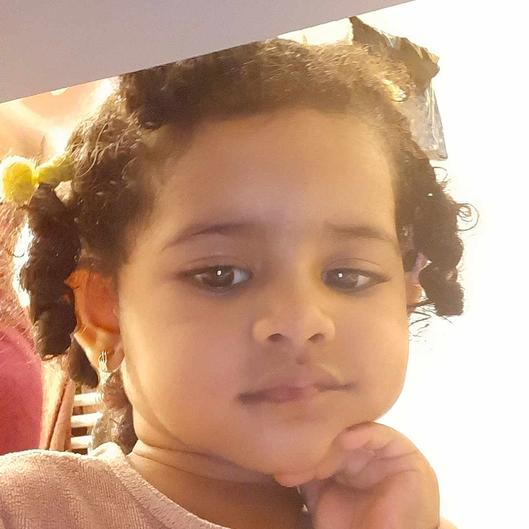 Anna-Sabine participe au concours pour gagner de l'argent avec cette photo : casual, child, childhood, closeup, cozy, curly_hair, cute, expression, face, girl, hand, headshot, indoor, person, pigtails, pink_clothing, portrait, thinking, warm_lighting, young