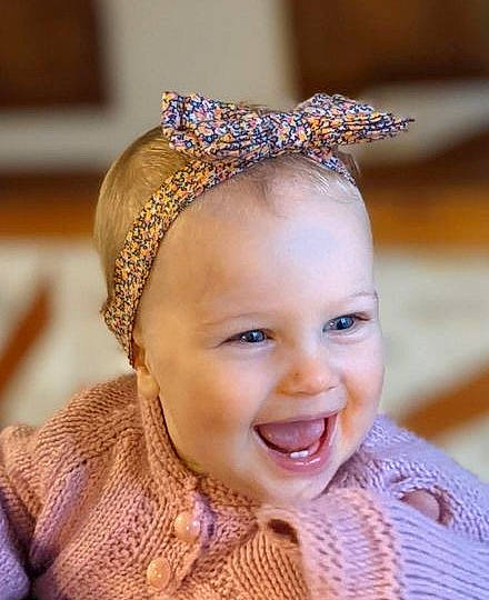 Célestine a rejoint le concours — aidez-le/la à gagner de superbes lots ! close_up, ear, event, eye, eyebrow, eyelash, fashion_design, hair, hair_accessory, happy, head, headband, headgear, headpiece, iris, jewellery, joy, person, photograph, purple