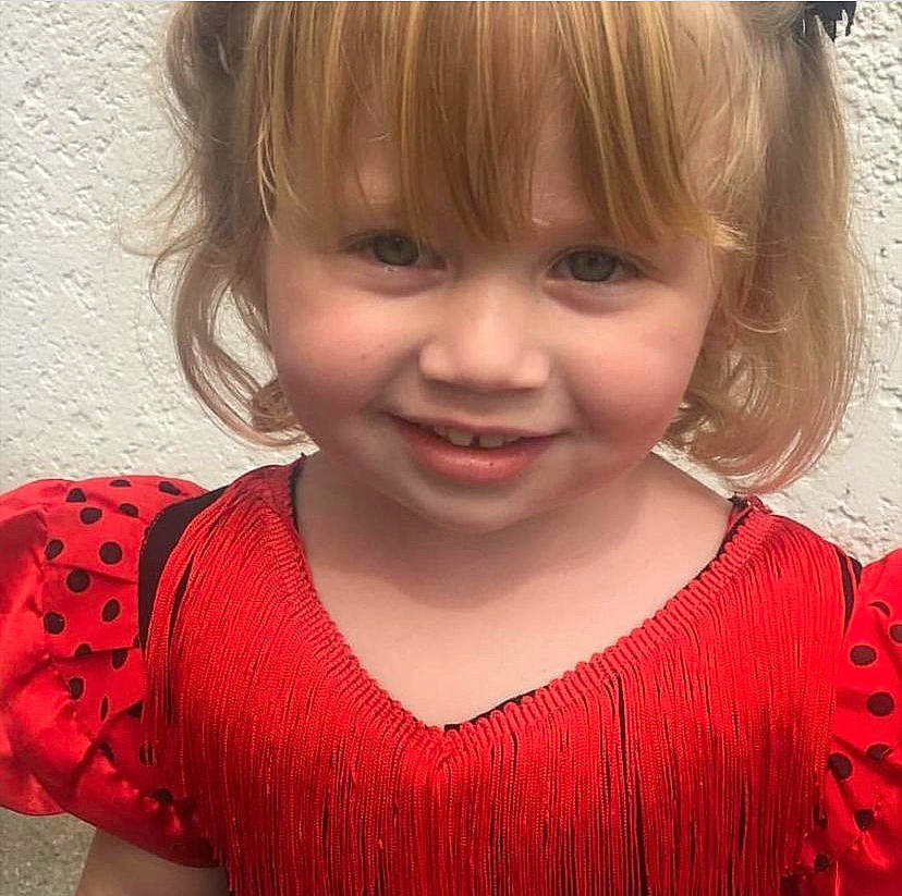 Jade participe au concours pour gagner de l'argent avec cette photo : baby_toddler_clothing, cheek, chin, cool, dress, eye, facial_expression, hairstyle, happy, head, iris, joy, lip, nose, person, pink, red, skin, sleeve, smile