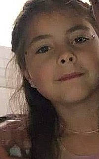 Shayna participe au concours pour gagner de l'argent avec cette photo : black_hair, cheek, chest, chin, ear, eyebrow, eyelash, flash_photography, forehead, fun, happy, iris, jaw, lip, mouth, nose, person, pleased, selfie, smile