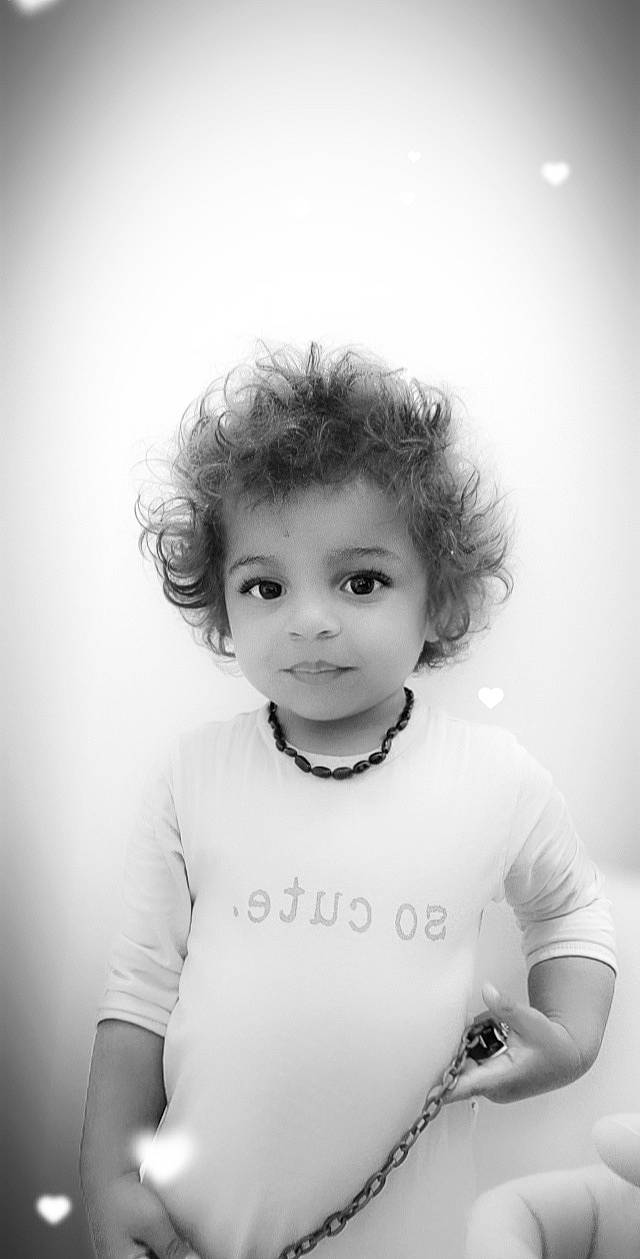 Amaya participe au concours pour gagner de l'argent avec cette photo : baby, black, black_and_white, cheek, child, child_model, eye, face, head, lip, monochrome, monochrome_photography, person, photograph, photography, portrait, portrait_photography, standing, style, toddler