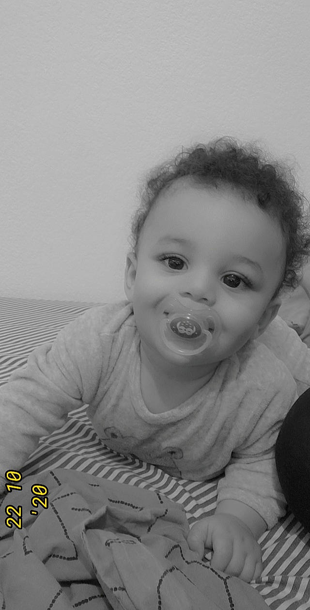 Travis a rejoint le concours — aidez-le/la à gagner de superbes lots ! baby, black, black_and_white, cheek, child, chin, eye, eyebrow, face, facial_expression, head, joy, lip, monochrome, nose, people, person, photograph, skin, smile