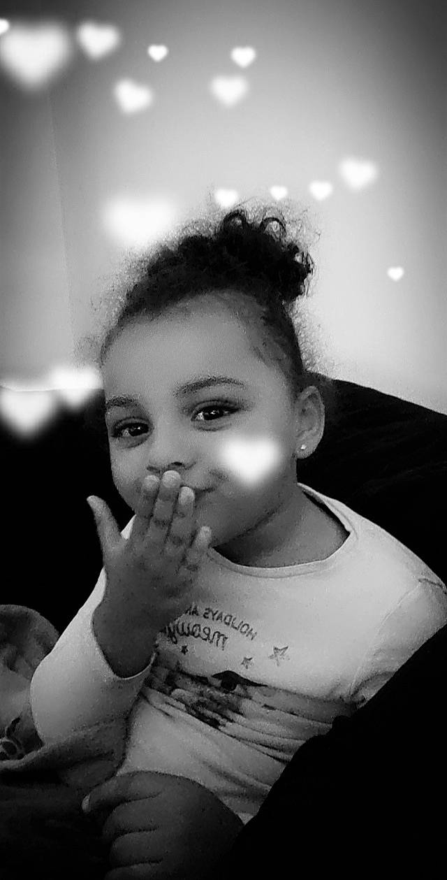 Shelsy a rejoint le concours — aidez-le/la à gagner de superbes lots ! beauty, black, black_and_white, cheek, child, chin, eye, eyebrow, face, forehead, hair, hairstyle, head, monochrome, monochrome_photography, nose, person, photograph, skin, snapshot