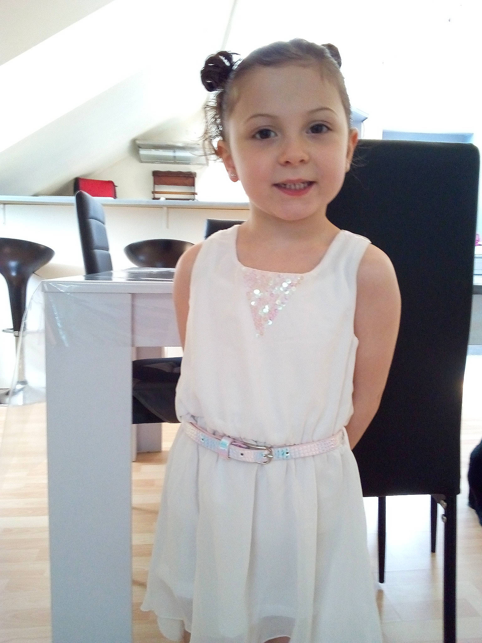 Lisa participe au concours pour gagner de l'argent avec cette photo : baby_toddler_clothing, child, day_dress, dress, embellishment, event, fashion_design, flooring, formal_wear, hairstyle, happy, jewellery, neck, person, shoulder, skin, sleeve, smile, standing, toddler