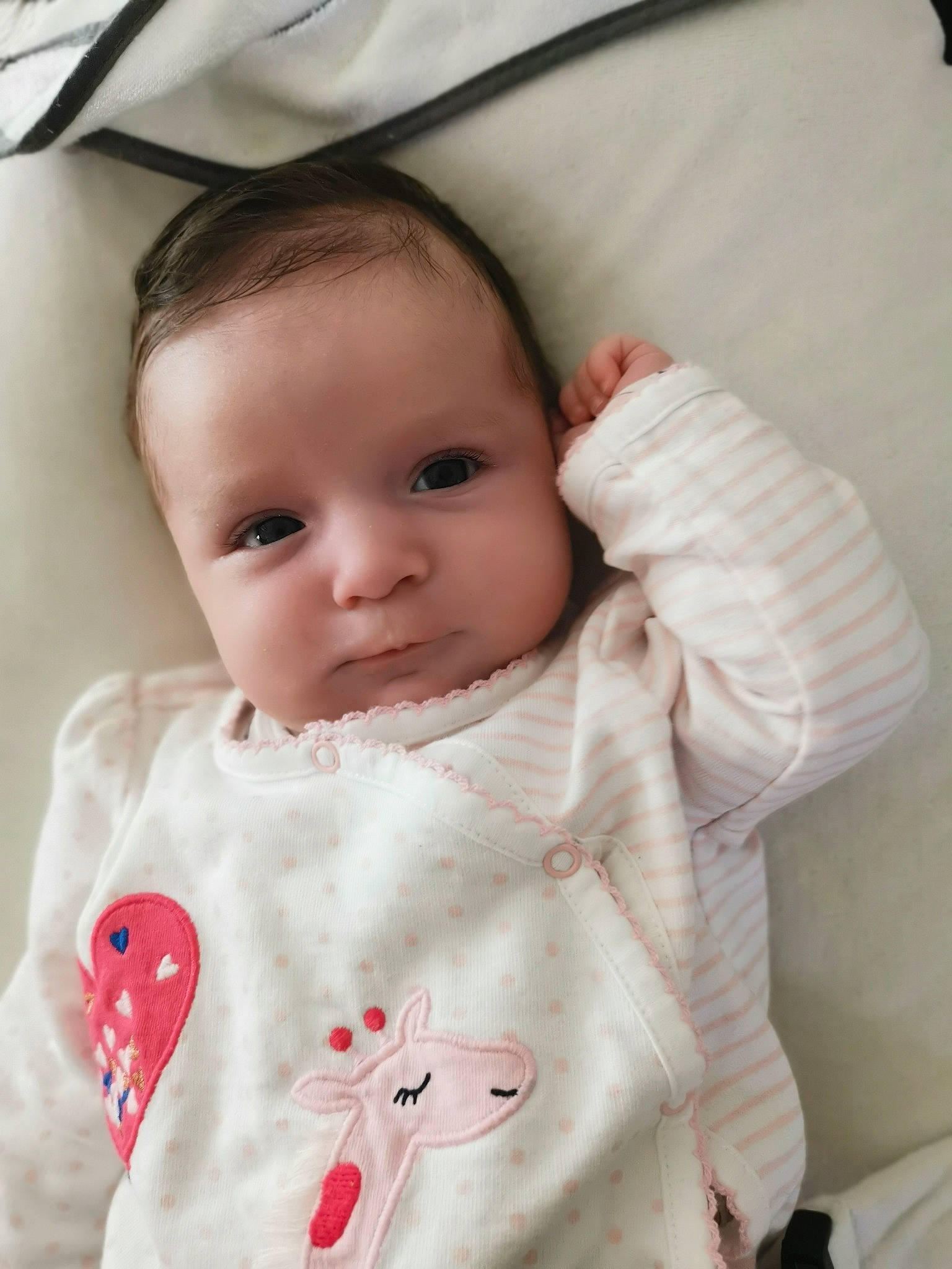 Margaux a rejoint le concours — aidez-le/la à gagner de superbes lots ! baby, baby_toddler_clothing, cheek, clothing, collar, comfort, eye, eyebrow, eyelash, face, facial_expression, hair, head, lip, nose, person, skin, sleeve, textile, toddler