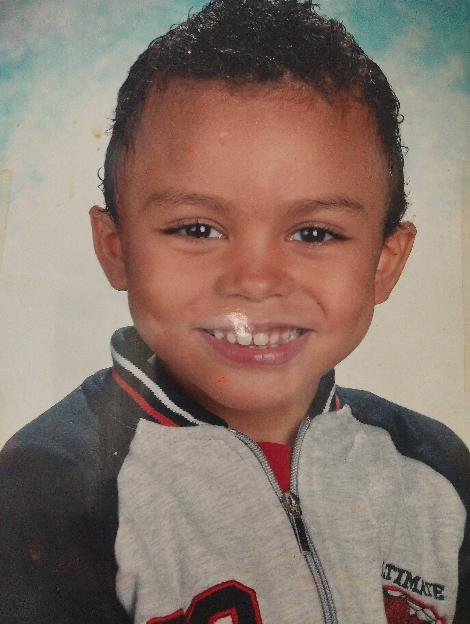 Killian a rejoint le concours — aidez-le/la à gagner de superbes lots ! caesar_cut, cheek, child, chin, cloud, cool, eye, eyebrow, flash_photography, forehead, fun, happy, head, iris, jaw, joy, nose, person, sky, smile