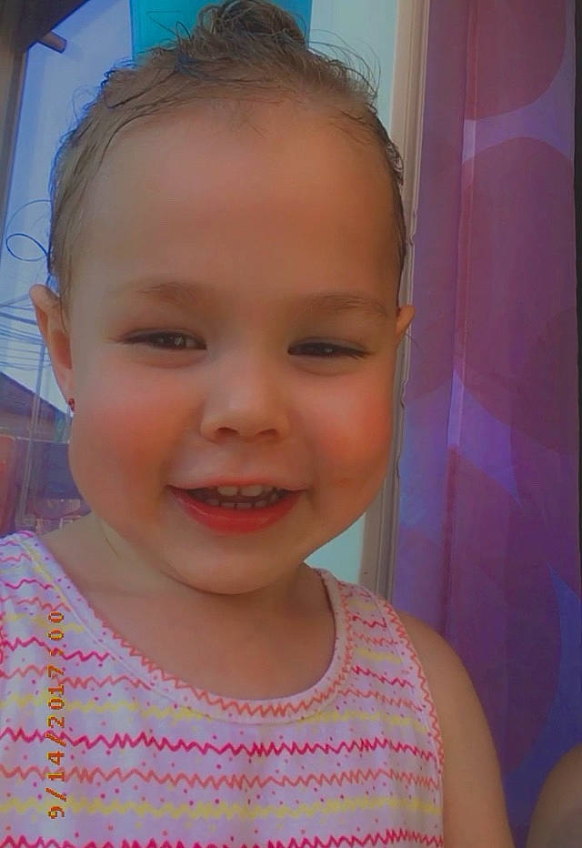 Esmée a rejoint le concours — aidez-le/la à gagner de superbes lots ! cheek, chin, ear, eyebrow, eyelash, face, facial_expression, forehead, hairstyle, head, jaw, joy, lip, mouth, neck, nose, organ, person, shoulder, skin