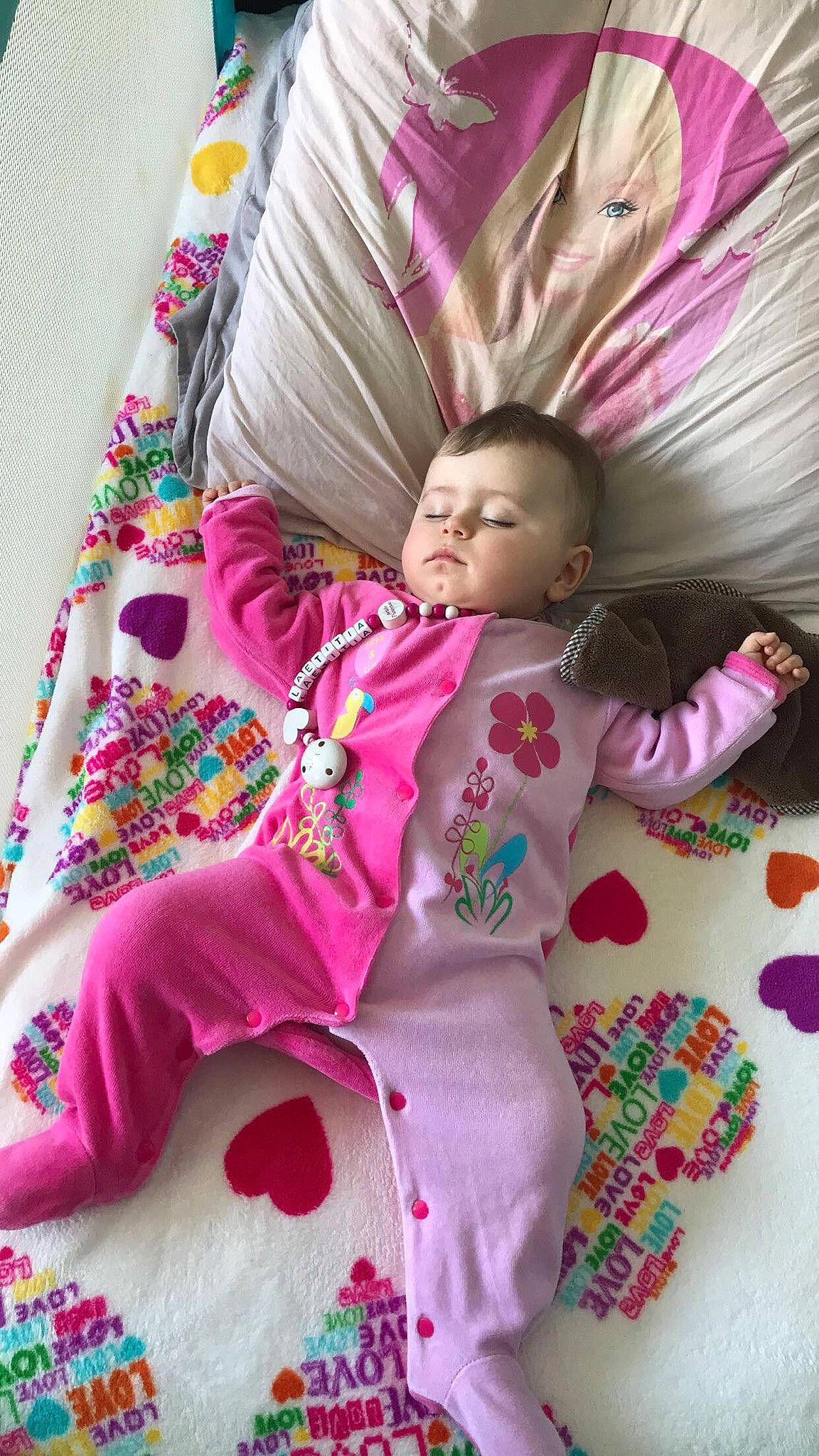 Laetitia a rejoint le concours — aidez-le/la à gagner de superbes lots ! baby, child, magenta, pattern, person, pink, textile, toddler