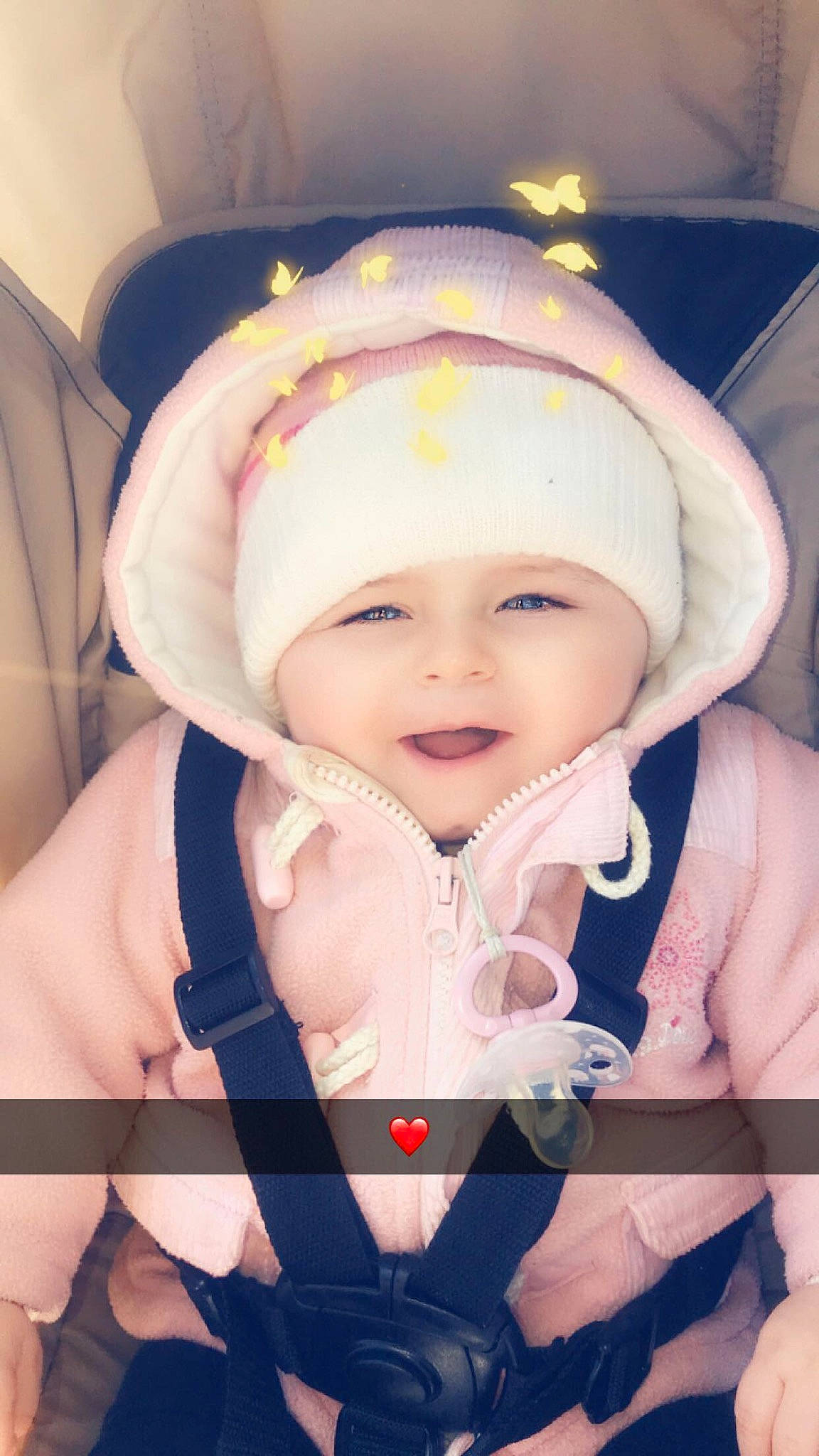 Laetitia a rejoint le concours — aidez-le/la à gagner de superbes lots ! baby, baby_products, cheek, child, eye, face, head, headgear, headwear, person, product, skin, smile, toddler