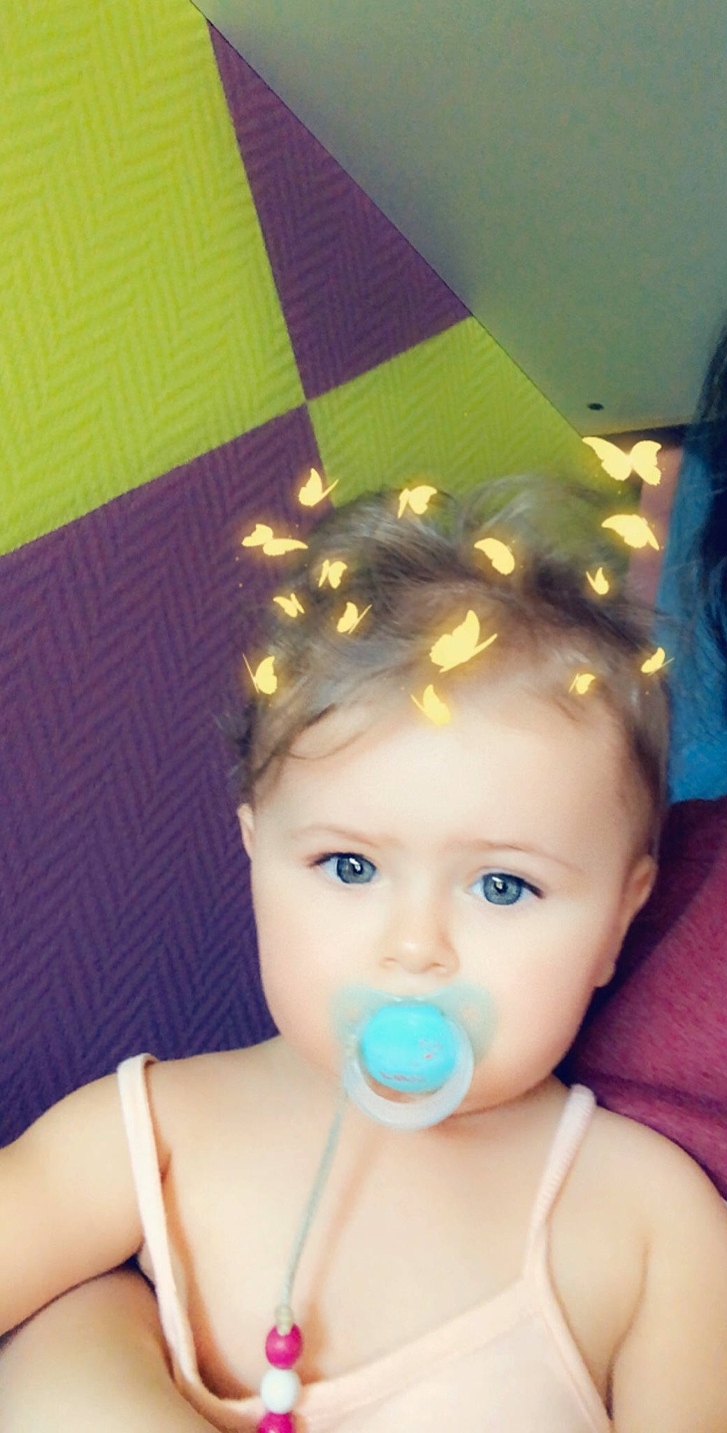 Laetitia participe au concours pour gagner de l'argent avec cette photo : baby, cheek, child, ear, face, forehead, head, nose, party_supply, person, toddler