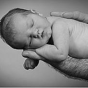 Sawyer a rejoint le concours — aidez-le/la à gagner de superbes lots ! adult, baby, black_and_white, care, child, closeup, cute, hands, human, infant, newborn, peaceful, portrait, rest, skin, sleep, sleeping, soft, support, tender