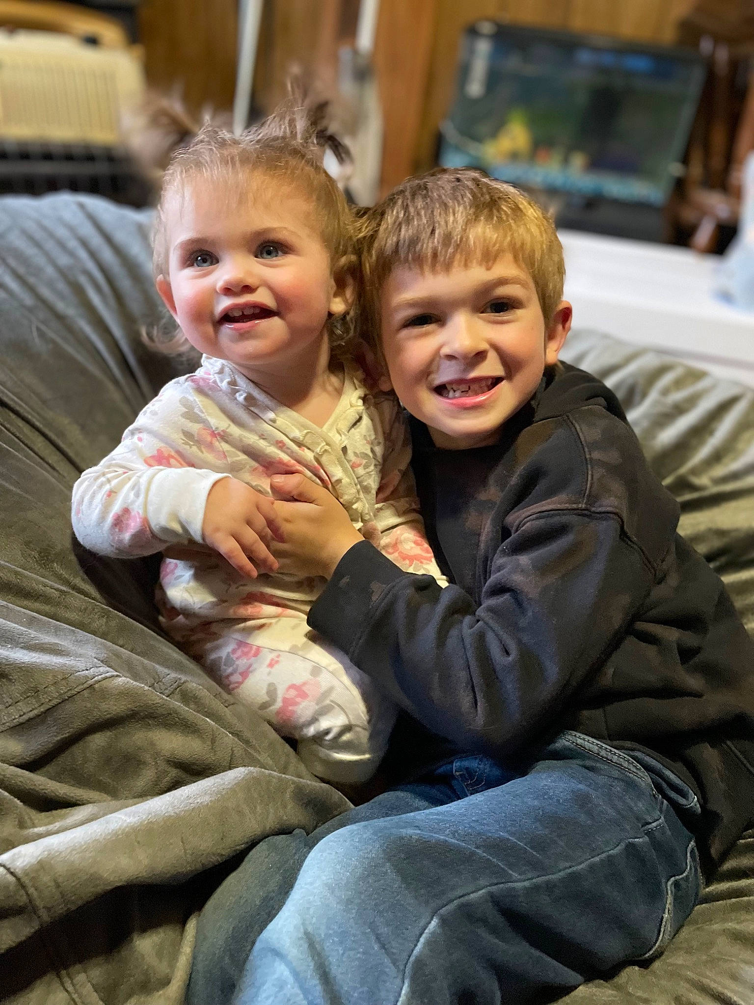 Maxwell is registered to the contest to win money with this photo: blond, child, comfort, couch, denim, event, eye, face, facial_expression, fun, happy, head, iris, jeans, joy, lap, person, sitting, skin, smile