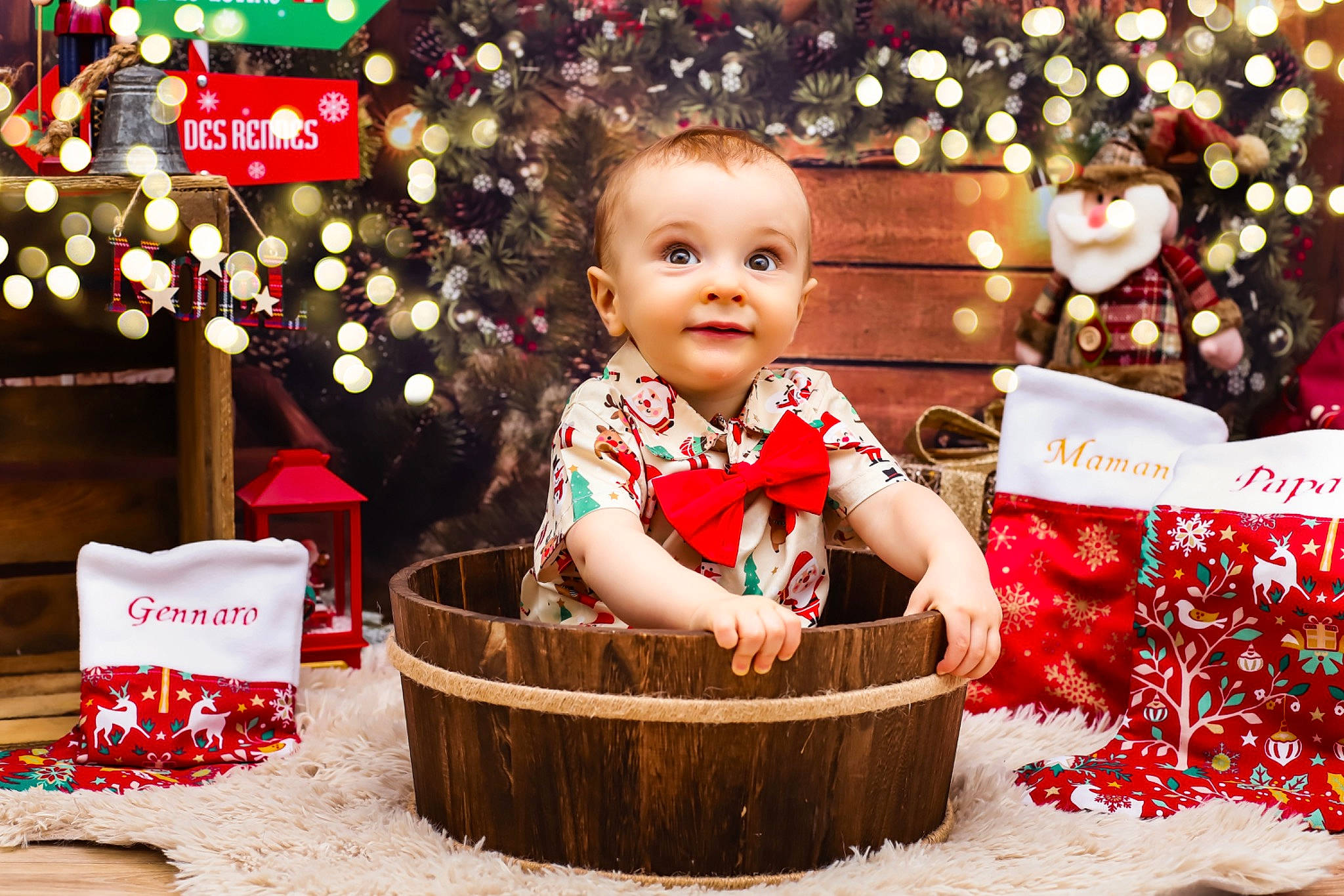 Gennaro participe au concours pour gagner de l'argent avec cette photo : baby_toddler_clothing, christmas, christmas_decoration, christmas_eve, christmas_ornament, christmas_tree, decoration, facial_expression, fun, happy, head, holiday, lighting, ornament, person, photograph, red, smile, toddler, white