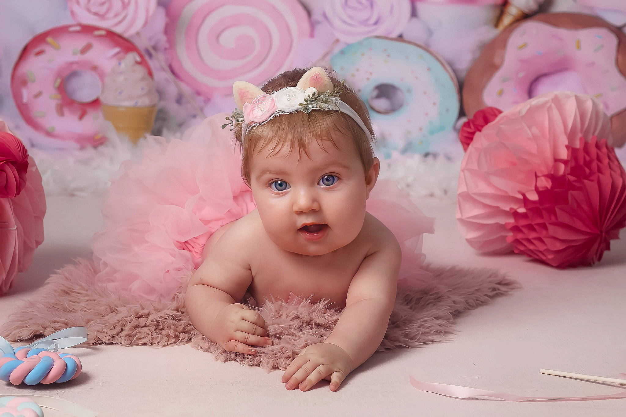 Lyséa participe au concours pour gagner de l'argent avec cette photo : baby, baby_toddler_clothing, beauty, cap, cheek, child, facial_expression, fun, happy, headgear, headpiece, iris, people, person, petal, pink, product, skin, smile, textile