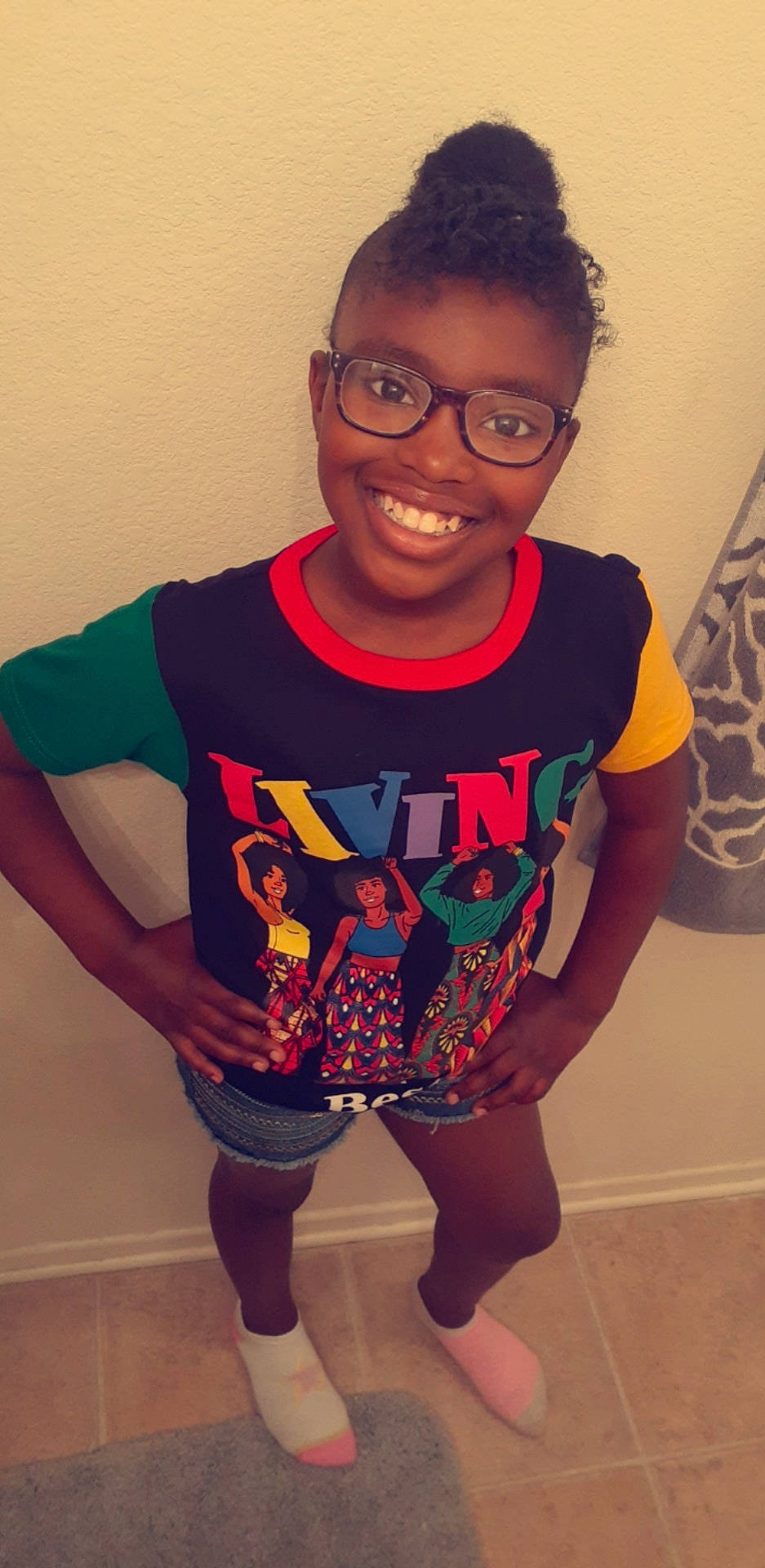 Trinity is registered to the contest to win money with this photo: cool, eyewear, glasses, joy, person, smile, t_shirt, thigh