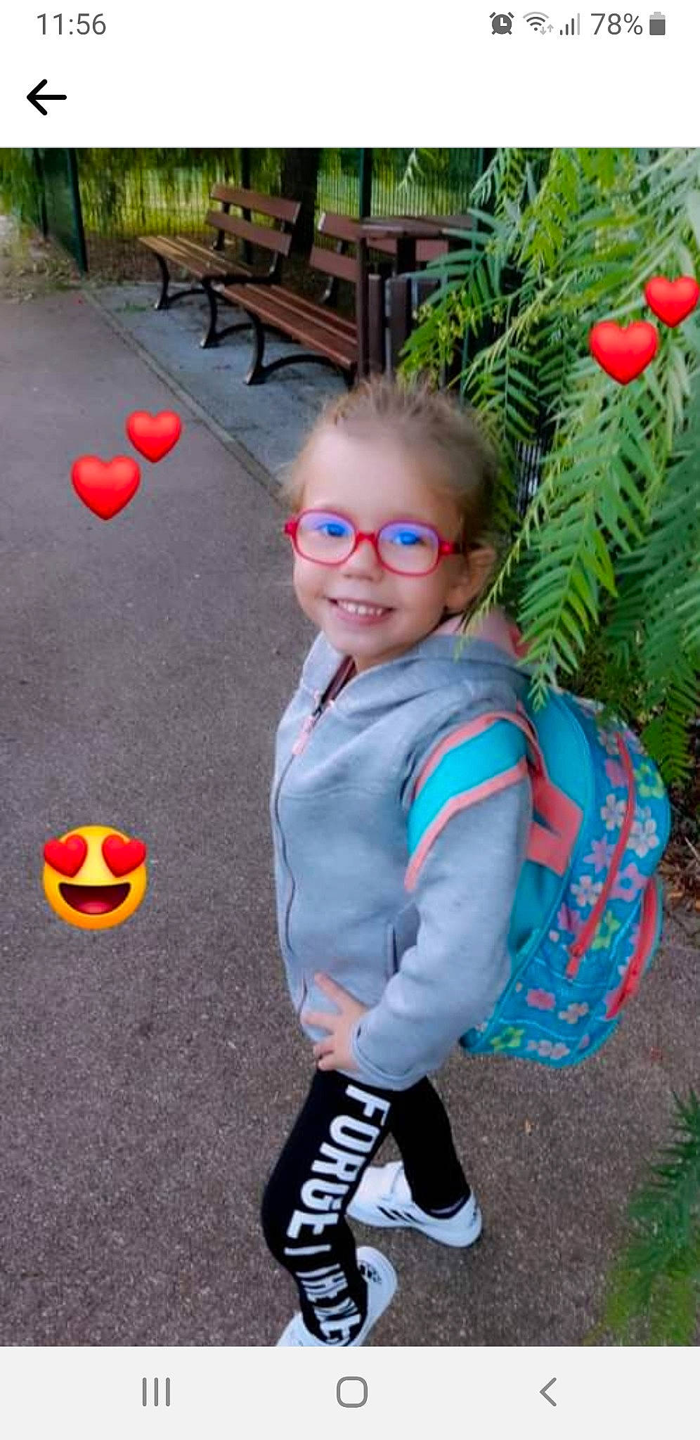 Nahelle Ttriquet a rejoint le concours — aidez-le/la à gagner de superbes lots ! child, electric_blue, event, eyewear, fun, garden, grass, happy, joy, leisure, party_supply, person, plant, play, recreation, smile, sunglasses, t_shirt, toddler, toy