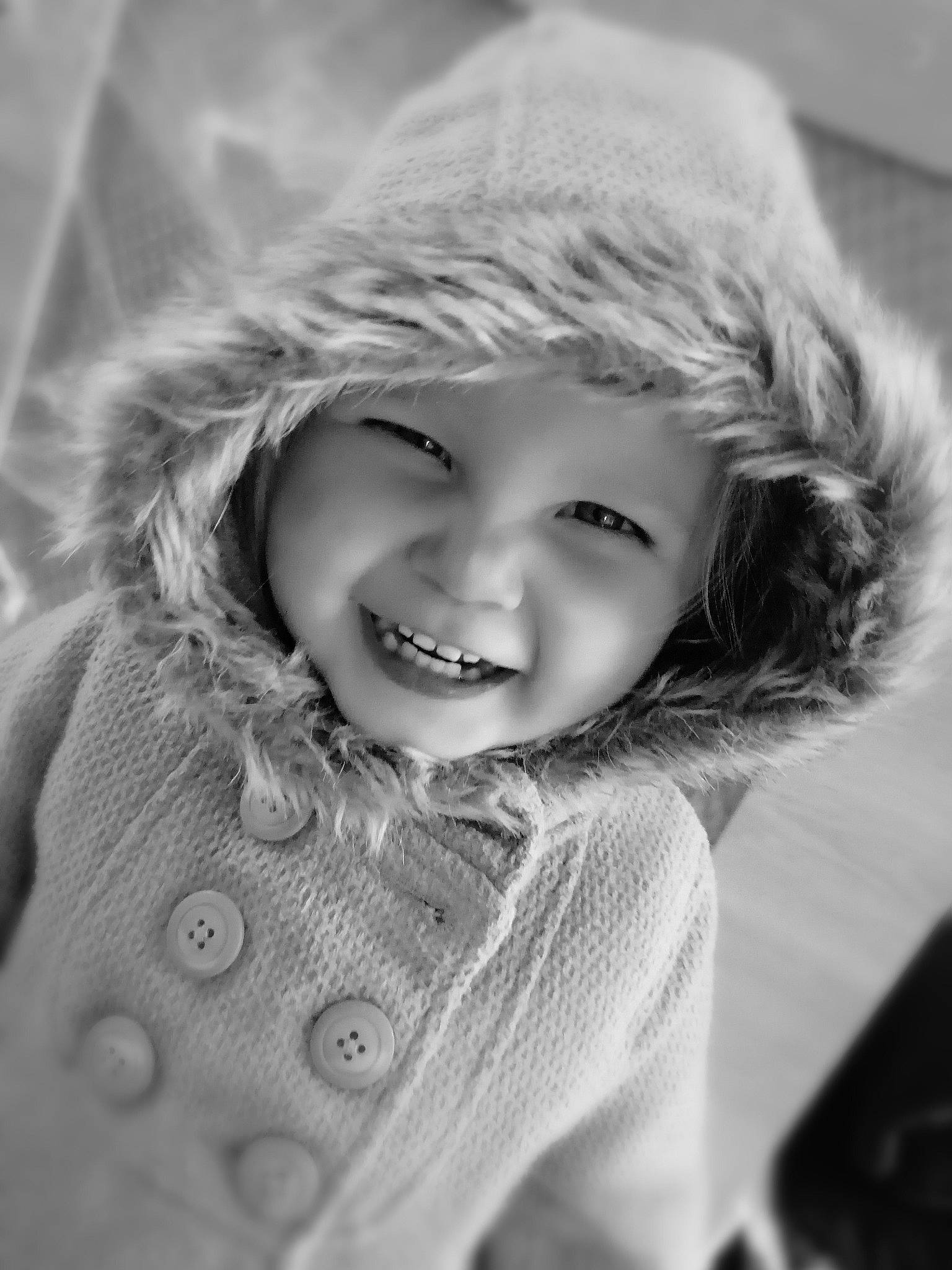 Ophelie a rejoint le concours — aidez-le/la à gagner de superbes lots ! beauty, black, black_and_white, blond, cheek, child, eye, face, facial_expression, hair, head, headwear, joy, lip, monochrome, monochrome_photography, nose, person, photograph, photography