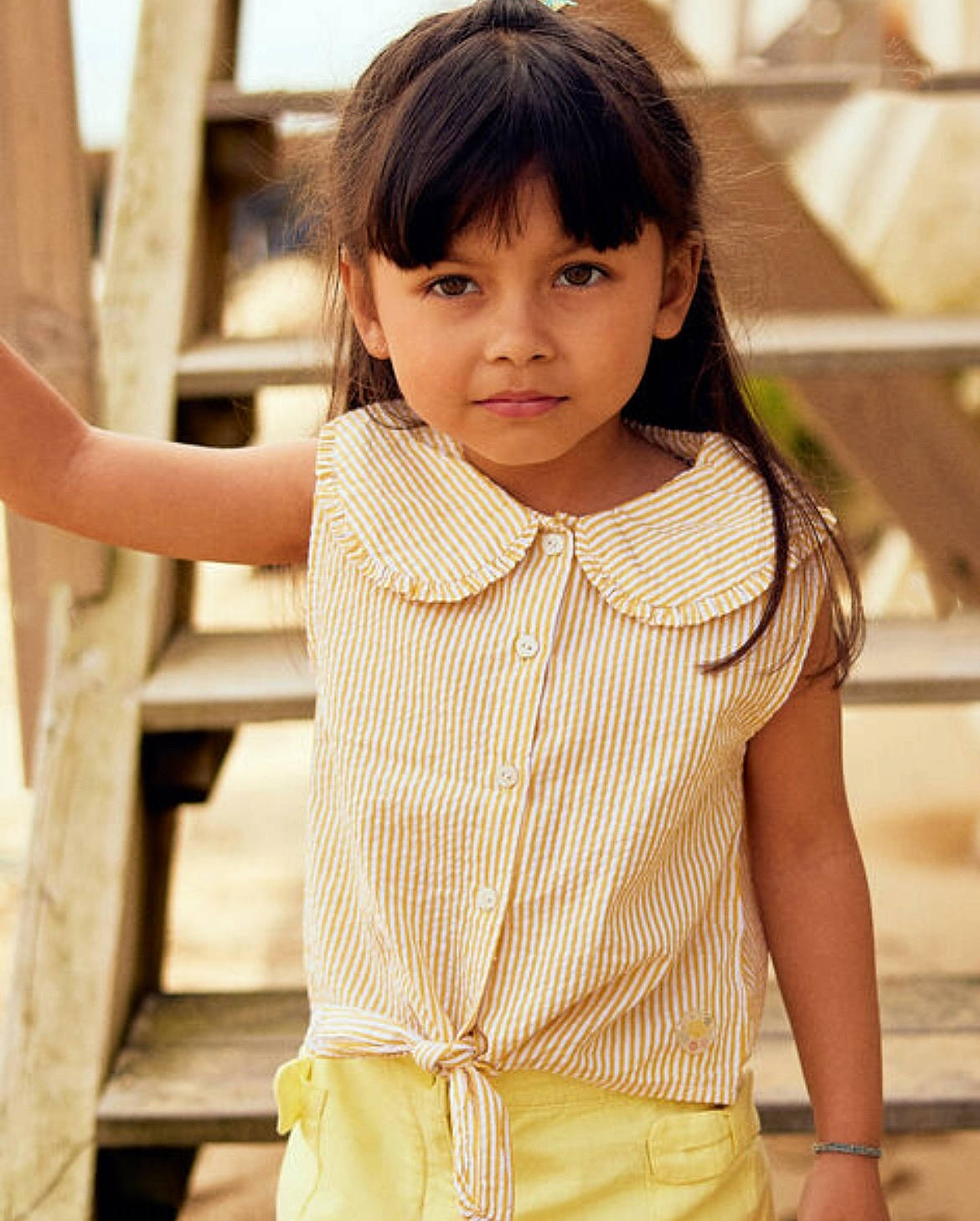 Tya a rejoint le concours — aidez-le/la à gagner de superbes lots ! bangs, black_hair, button, chest, child, collar, dress_shirt, fashion_design, formal_wear, hairstyle, happy, leisure, neck, pattern, person, plaid, shoulder, sitting, sleeve, street_fashion