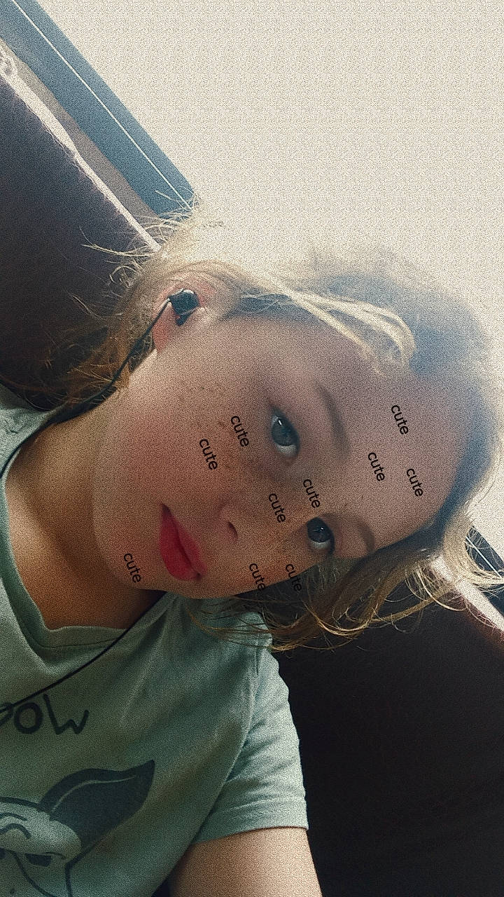 Jaymila participe au concours pour gagner de l'argent avec cette photo : abdomen, bangs, blond, chest, elbow, eyelash, eyewear, fashion_accessory, happy, helmet, human_leg, jaw, lip, mouth, neck, nose, person, personal_protective_equipment, skin, trunk