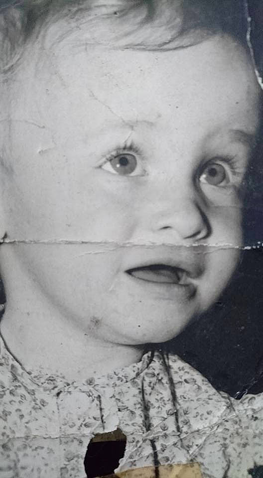 Angélique a rejoint le concours — aidez-le/la à gagner de superbes lots ! black_and_white, cheek, child, chin, emotion, eye, eyebrow, face, forehead, girl, head, monochrome, monochrome_photography, mouth, nose, person, photograph, photography, portrait, smile