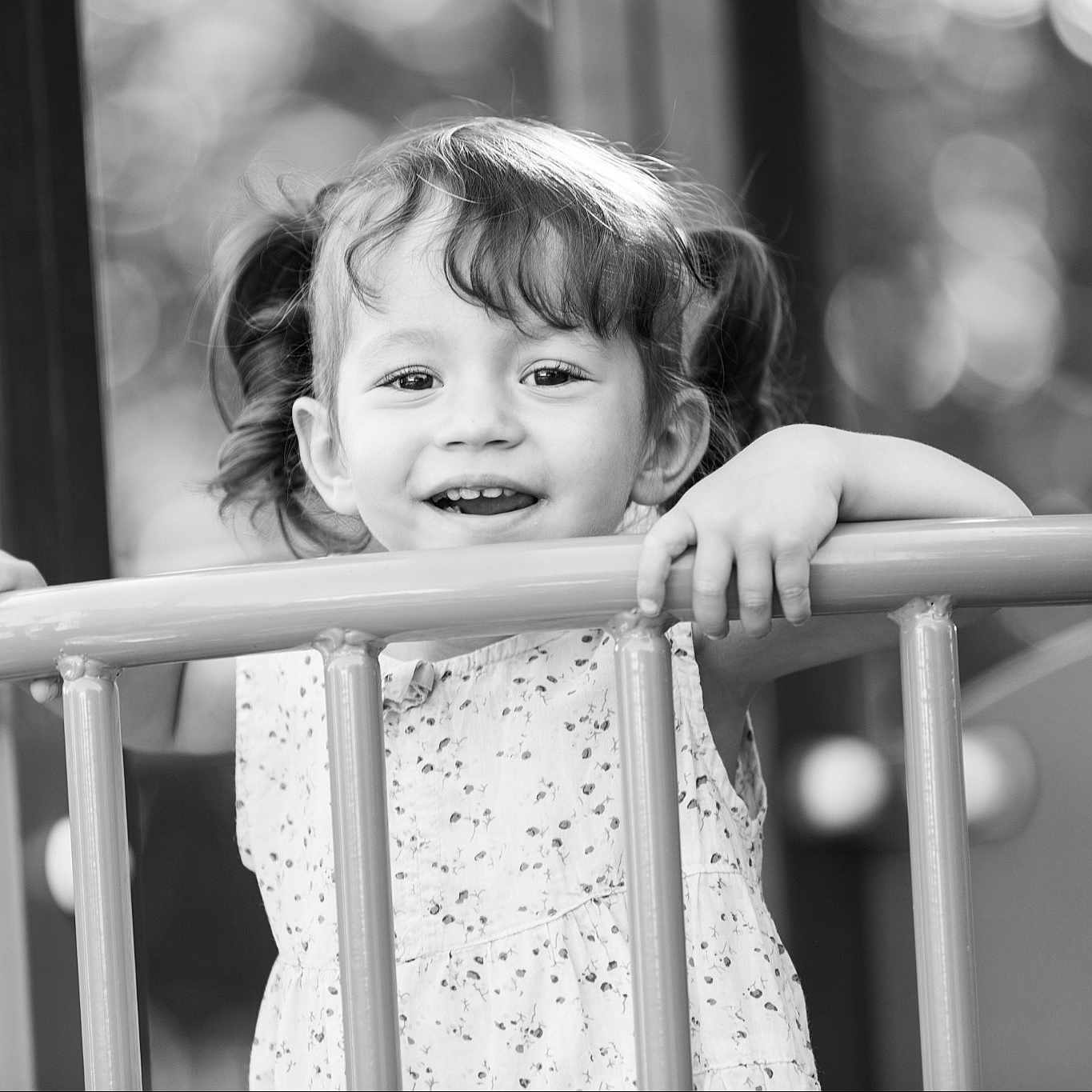 Melyne a rejoint le concours — aidez-le/la à gagner de superbes lots ! beauty, black, black_and_white, child, emotion, eye, facial_expression, girl, happiness, joy, monochrome, monochrome_photography, organ, person, photograph, photography, portrait_photography, skin, smile, snapshot
