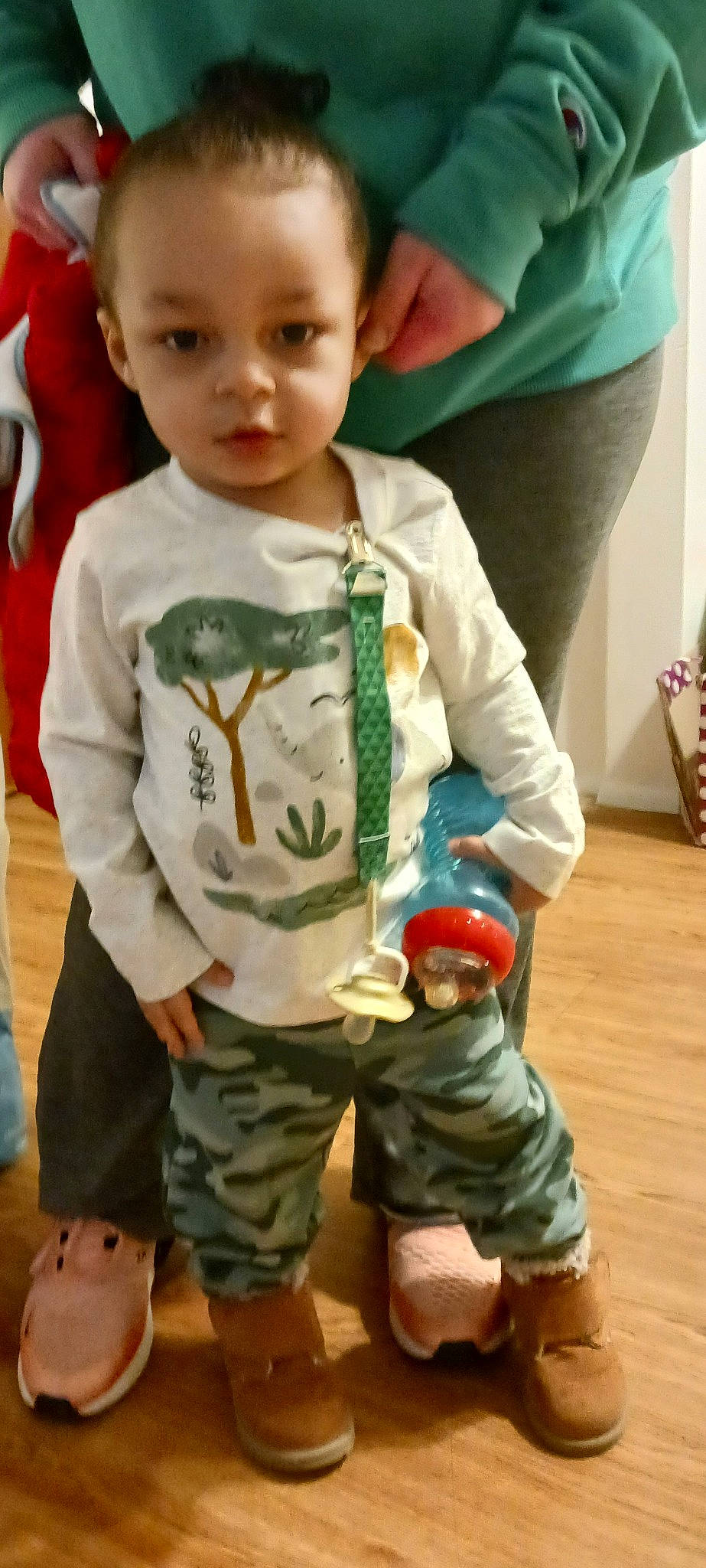 Pharaoh is registered to the contest to win money with this photo: baby, baby_toddler_clothing, camouflage, cheek, child, flooring, fun, gesture, happy, human_leg, joint, military_camouflage, nose, pattern, person, play, sitting, skin, sleeve, t_shirt