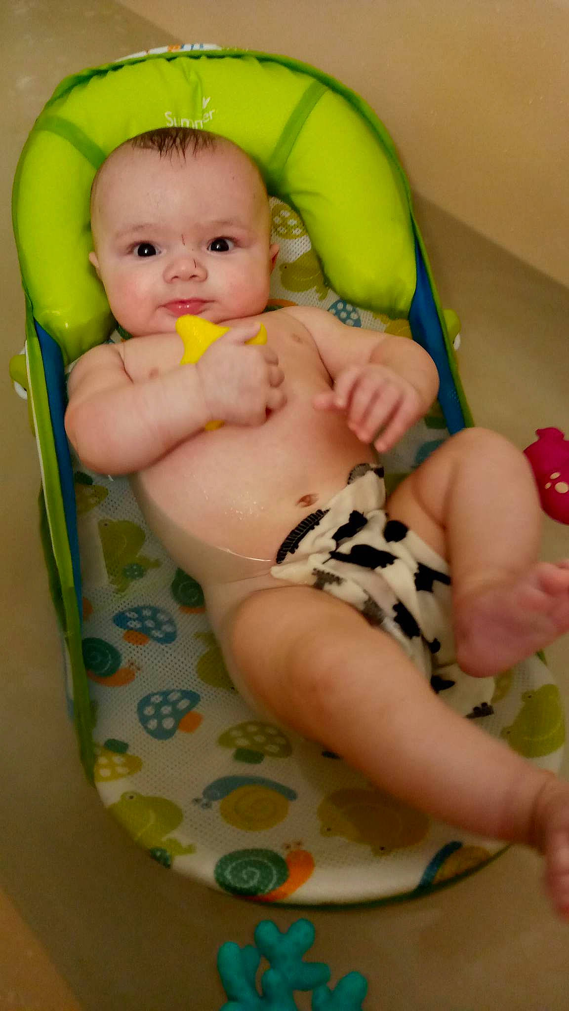 Raidyn is registered to the contest to win money with this photo: abdomen, baby, baby_products, baby_safety, baby_toddler_clothing, cheek, chest, comfort, eye, face, finger, foot, head, human_body, person, skin, smile, stomach, thigh, thumb