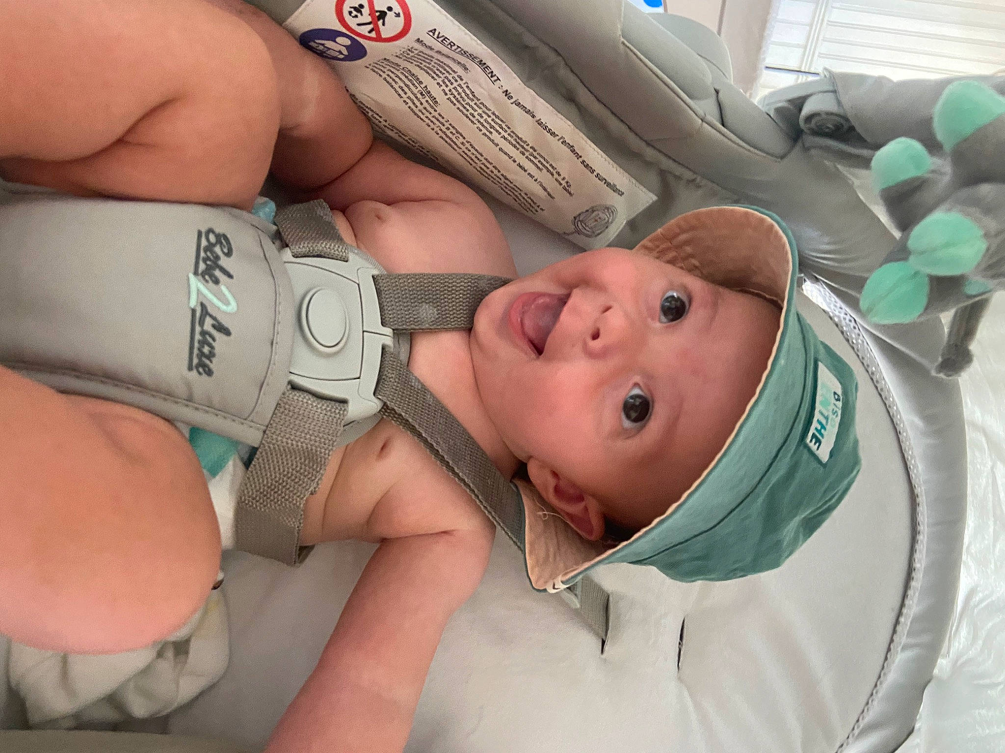 Timéo participe au concours pour gagner de l'argent avec cette photo : abdomen, baby, chest, child, comfort, elbow, finger, headgear, headwear, human_leg, joint, knee, mouth, nail, person, personal_protective_equipment, skin, thigh, thumb, toddler