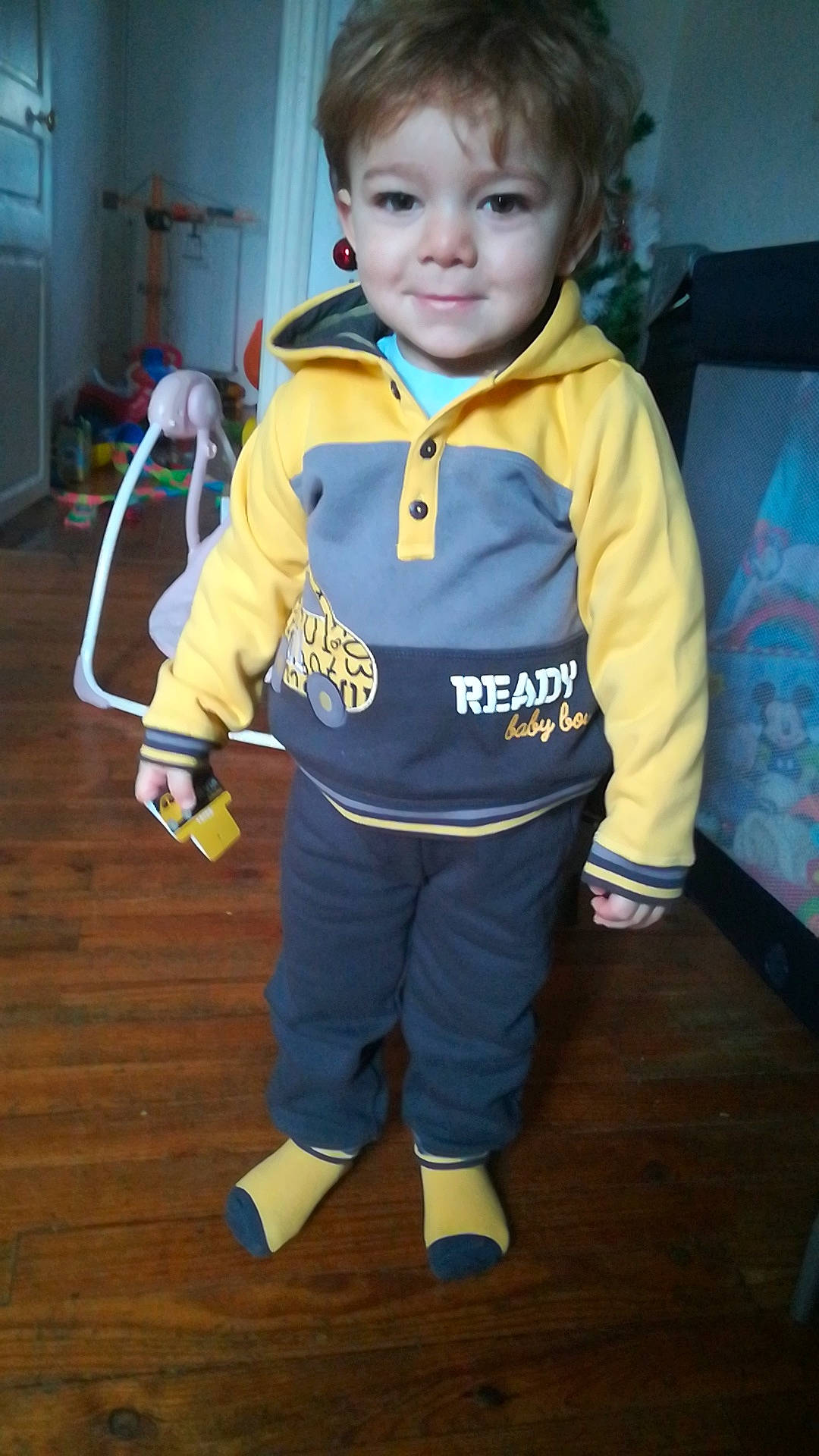 Lucas participe au concours pour gagner de l'argent avec cette photo : child, costume, joy, outerwear, person, toddler