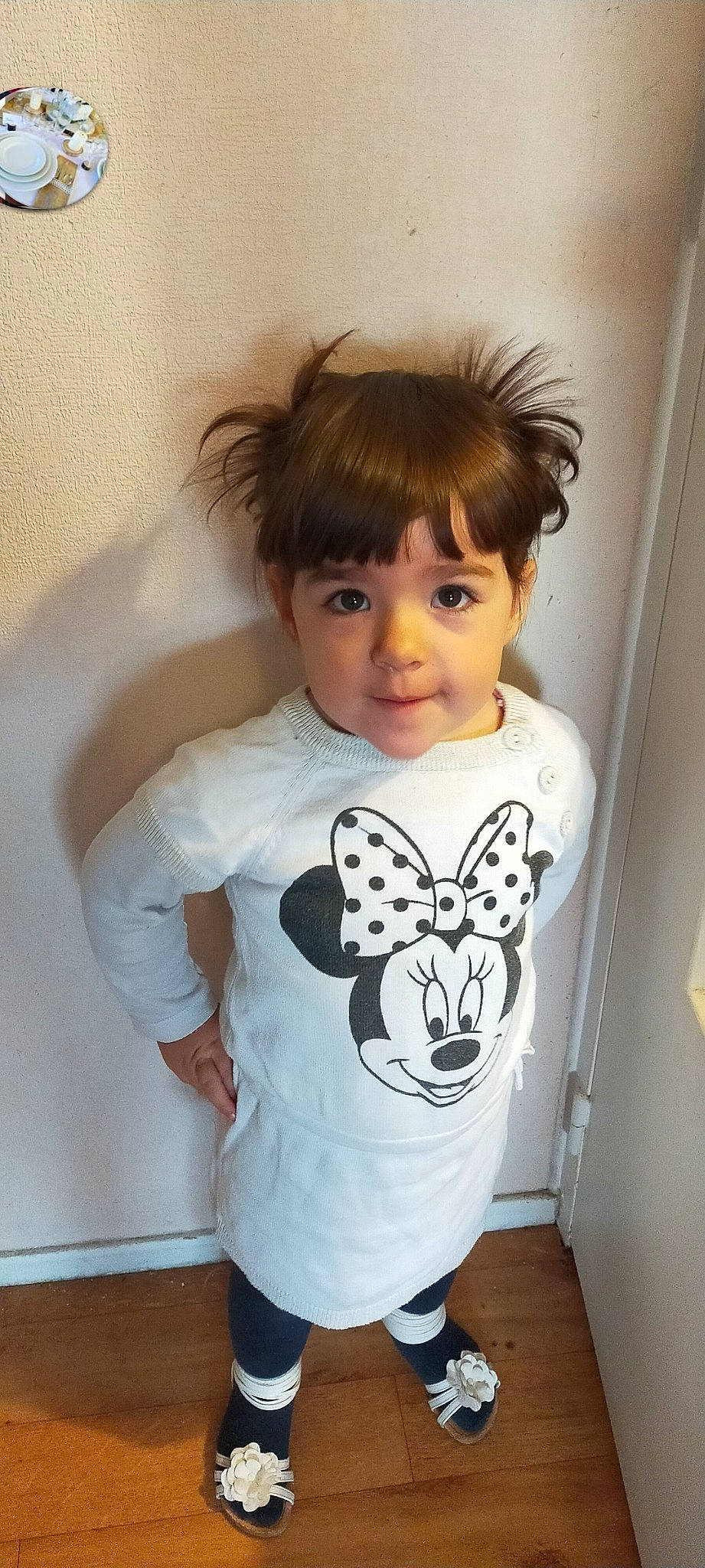 Luna participe au concours pour gagner de l'argent avec cette photo : arm, baby, baby_toddler_clothing, bangs, cheek, chest, child, chin, elbow, eyelash, hair, happy, long_sleeved_t_shirt, neck, pattern, person, sleeve, smile, t_shirt, toddler