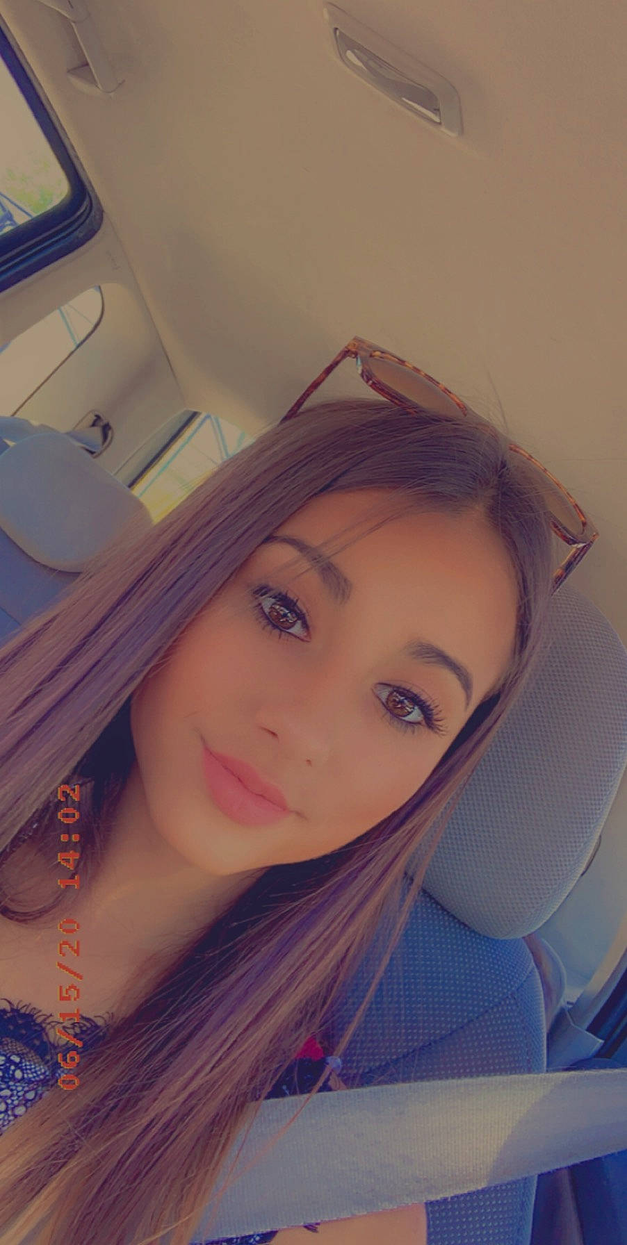 Ambre participe au concours pour gagner de l'argent avec cette photo : beauty, blond, blue, cheek, chin, eye, eyebrow, face, forehead, hair, hairstyle, head, lip, long_hair, mouth, nose, person, photography, pink, selfie