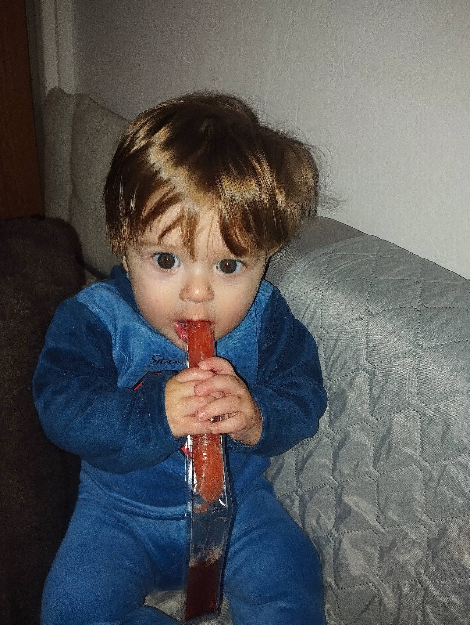 Tyago participe au concours pour gagner de l'argent avec cette photo : blond, cheek, child, couch, drinkware, eye, face, finger, gesture, hair, head, human_body, iris, lip, mouth, nose, person, skin, sleeve, thumb