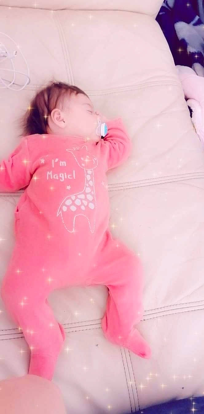 Lylla a rejoint le concours — aidez-le/la à gagner de superbes lots ! baby, cheek, child, outerwear, person, pink, skin, sleep, toddler