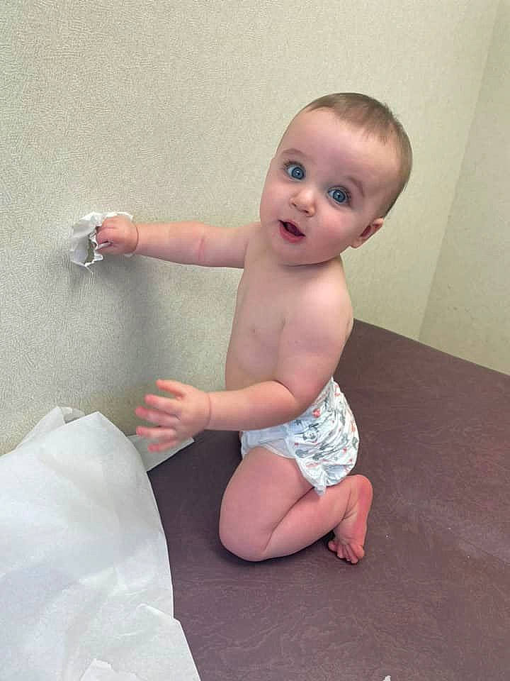 Everett is registered to the contest to win money with this photo: abdomen, arm, baby, barechested, barefoot, blond, chest, comfort, elbow, foot, gesture, human_body, human_leg, knee, lip, person, stomach, surprise, thigh, thumb