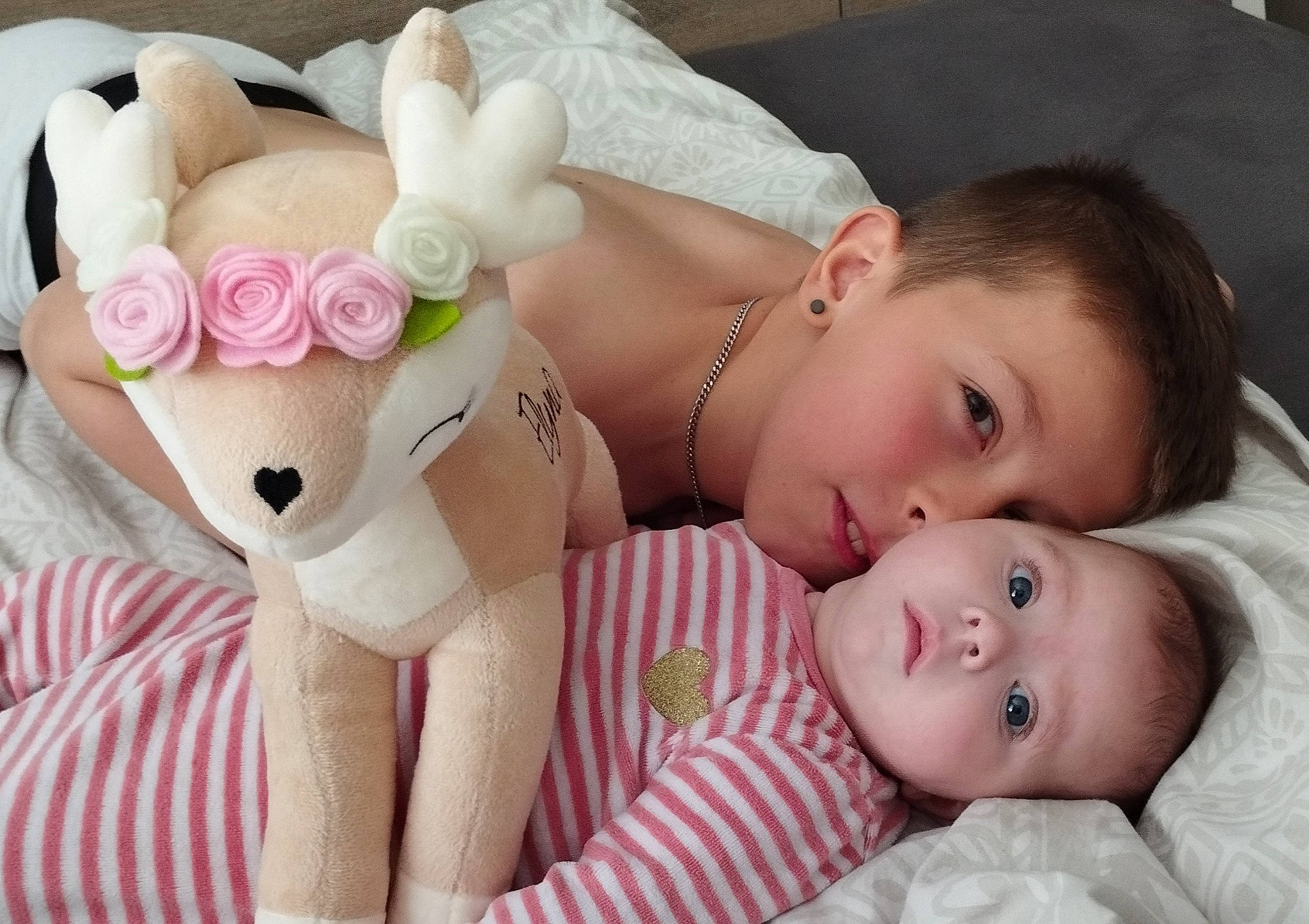 Elyna participe au concours pour gagner de l'argent avec cette photo : baby, baby_toddler_clothing, cheek, child, comfort, eyelash, facial_expression, hairstyle, happy, headgear, lip, mammal, people, person, pink, skin, textile, thigh, toddler, toy