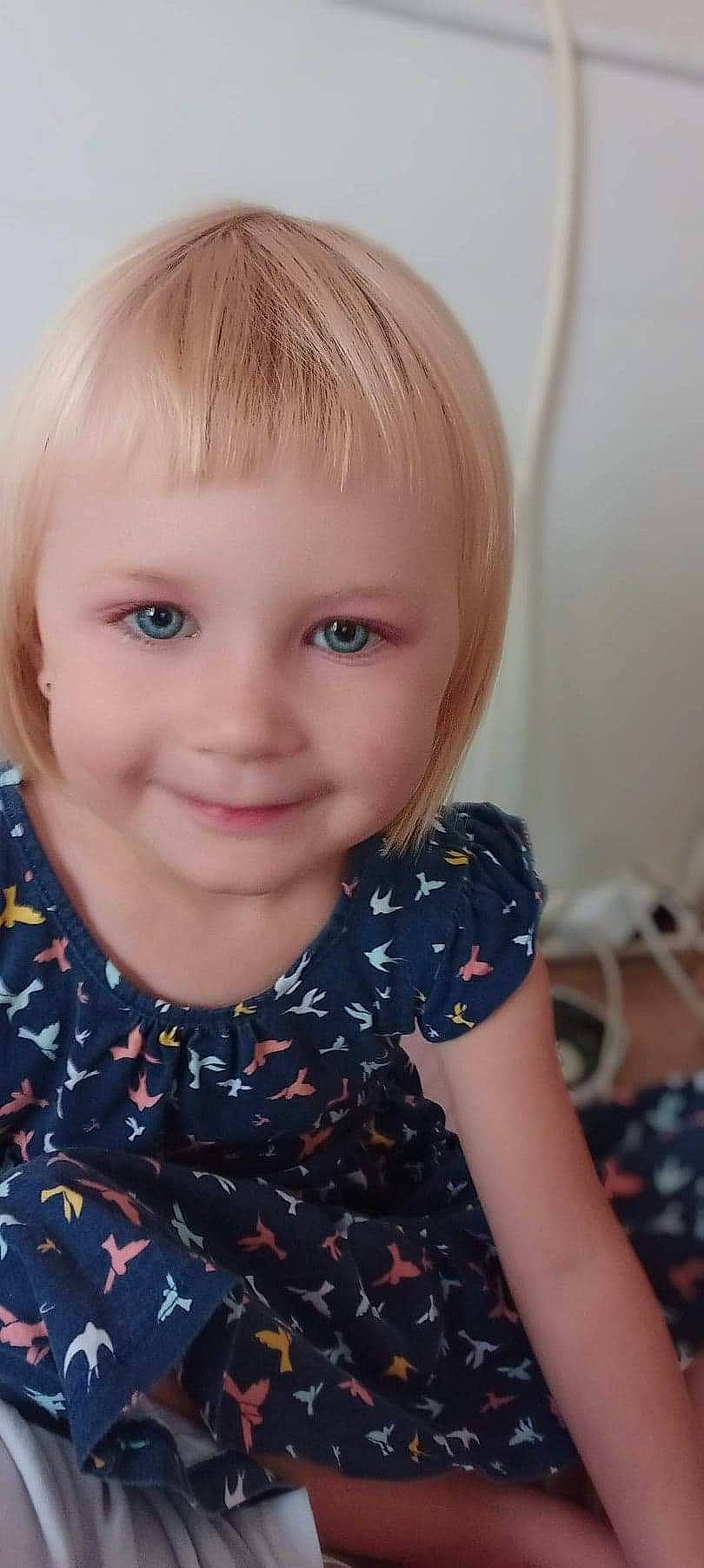 Talya a rejoint le concours — aidez-le/la à gagner de superbes lots ! bangs, cheek, chin, dress_shirt, eyebrow, eyelash, face, forehead, hair, hairstyle, happy, iris, jaw, joy, lip, neck, nose, person, skin, sleeve