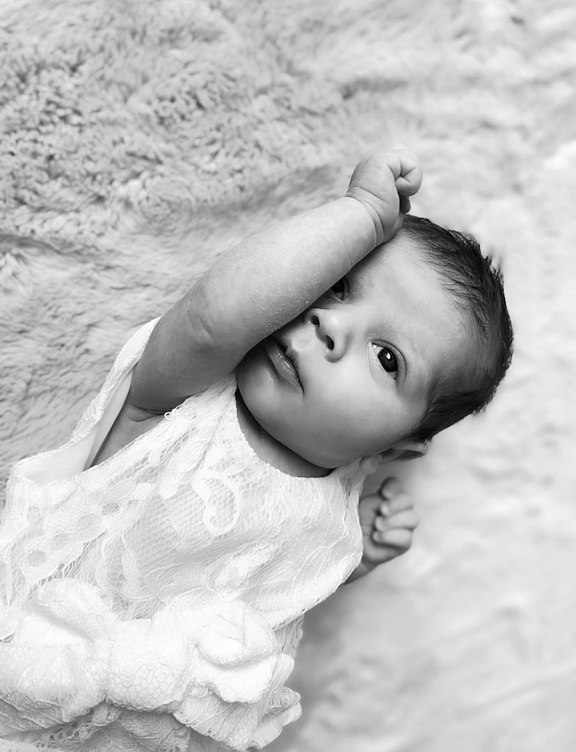 Abby a rejoint le concours — aidez-le/la à gagner de superbes lots ! baby, beauty, black_and_white, child, eye, face, flash_photography, hair, hairstyle, happy, human, iris, lip, monochrome, nose, organ, people_in_nature, person, skin, style