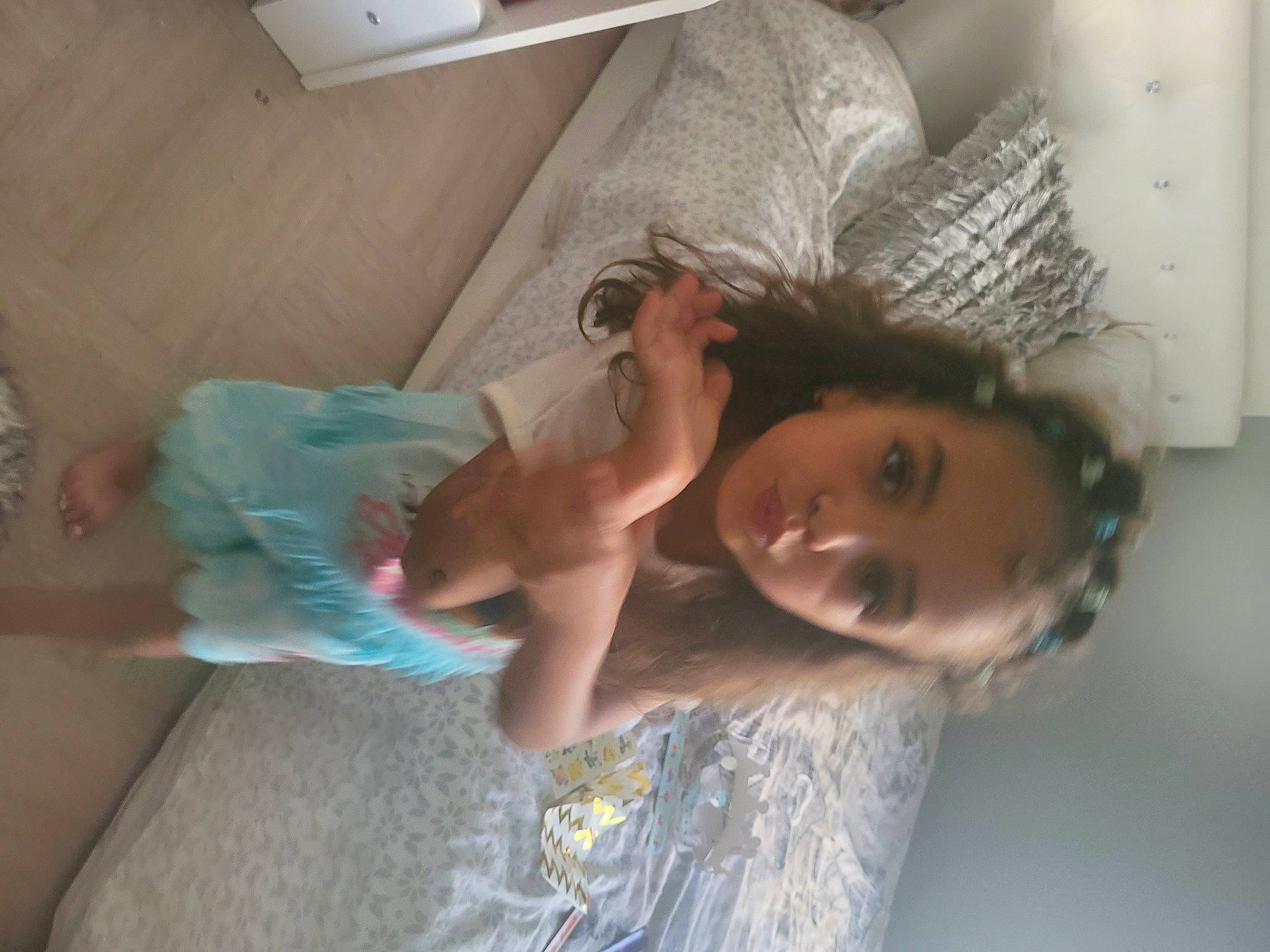 Neyla a rejoint le concours — aidez-le/la à gagner de superbes lots ! abdomen, bathing, chest, child, comfort, elbow, fun, happy, linens, person, room, toddler