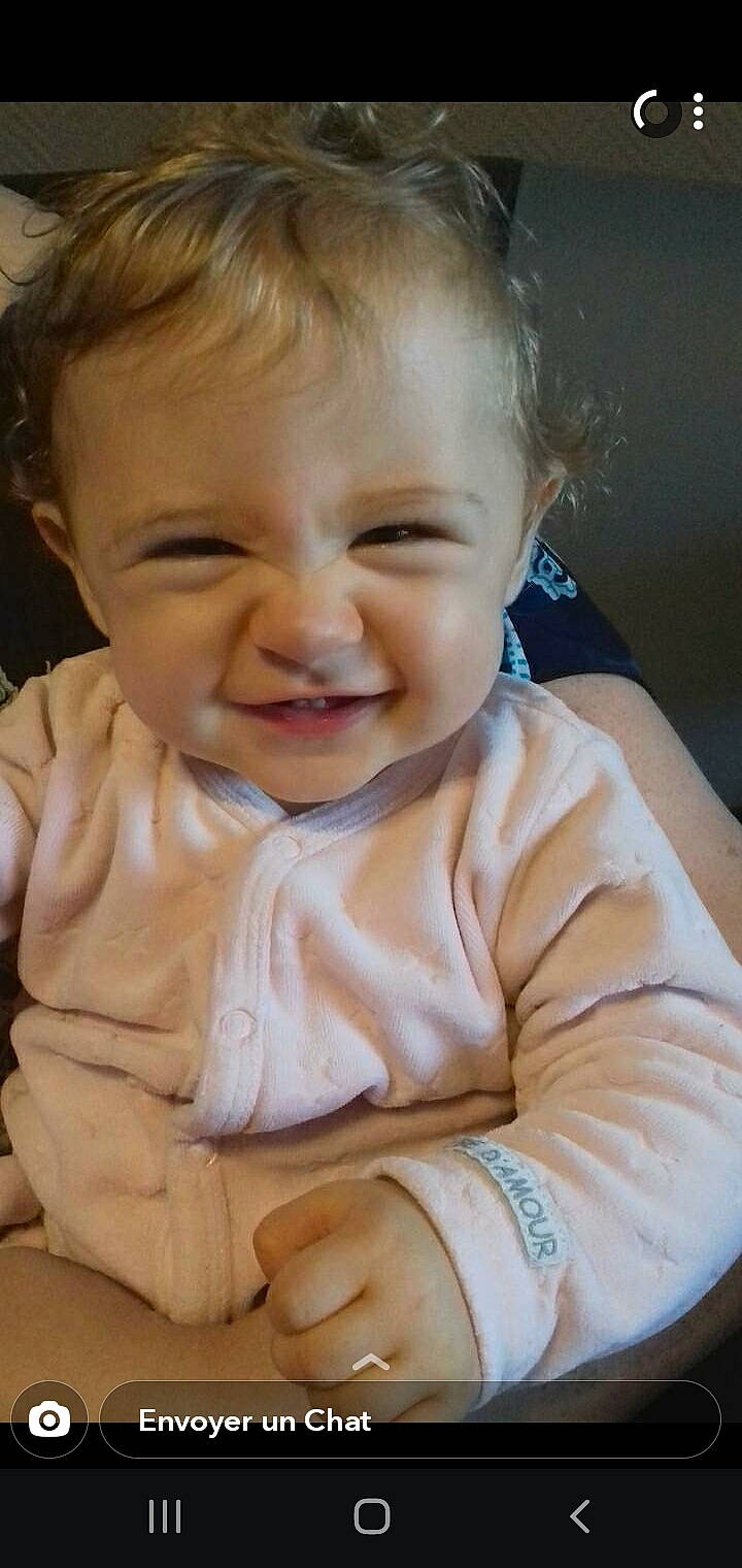 Caly participe au concours pour gagner de l'argent avec cette photo : baby, baby_laughing, baby_making_funny_faces, cheek, child, chin, eye, face, facial_expression, forehead, happy, head, laugh, lip, mouth, nose, person, skin, smile, toddler