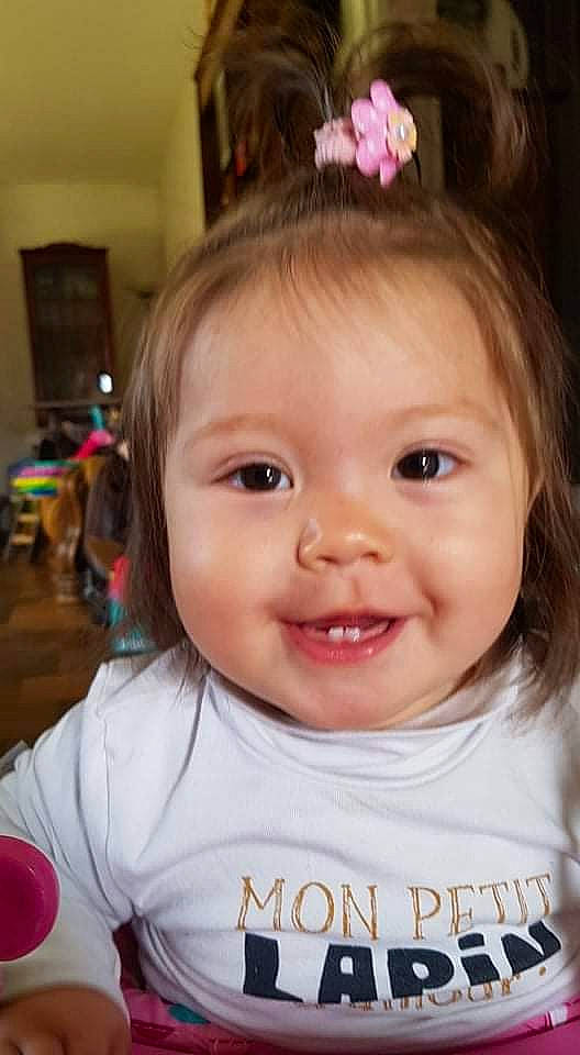 Kiéra participe au concours pour gagner de l'argent avec cette photo : baby_toddler_clothing, cheek, child, chin, ear, eyebrow, eyelash, facial_expression, forehead, happy, iris, joy, lip, nose, people, person, skin, sleeve, smile, t_shirt